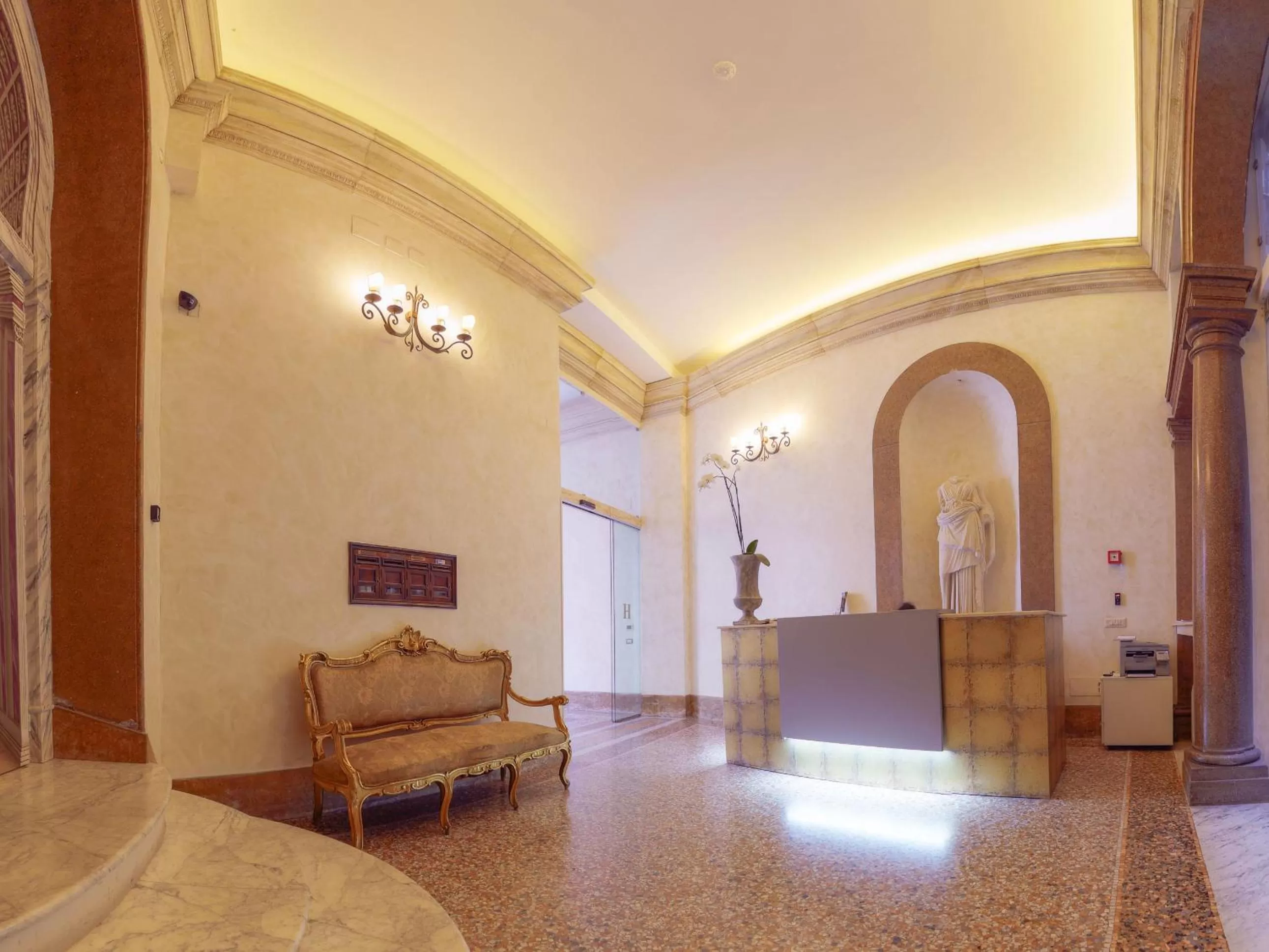 Lobby or reception in Antica Dimora Delle Cinque Lune