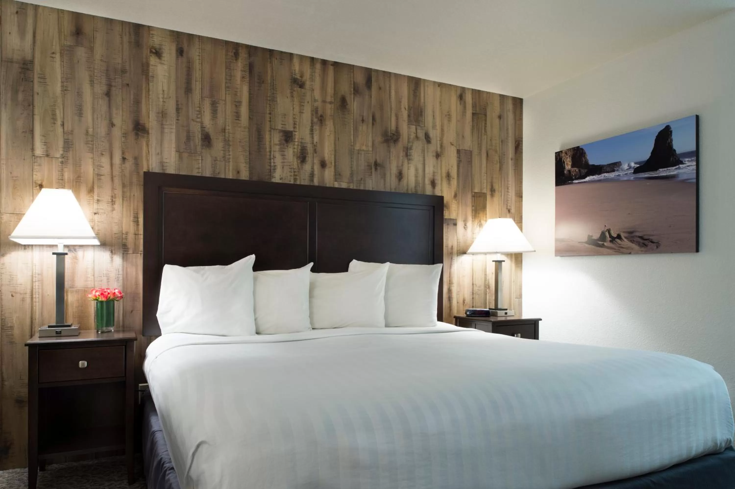 Photo of the whole room, Bed in Mission Inn