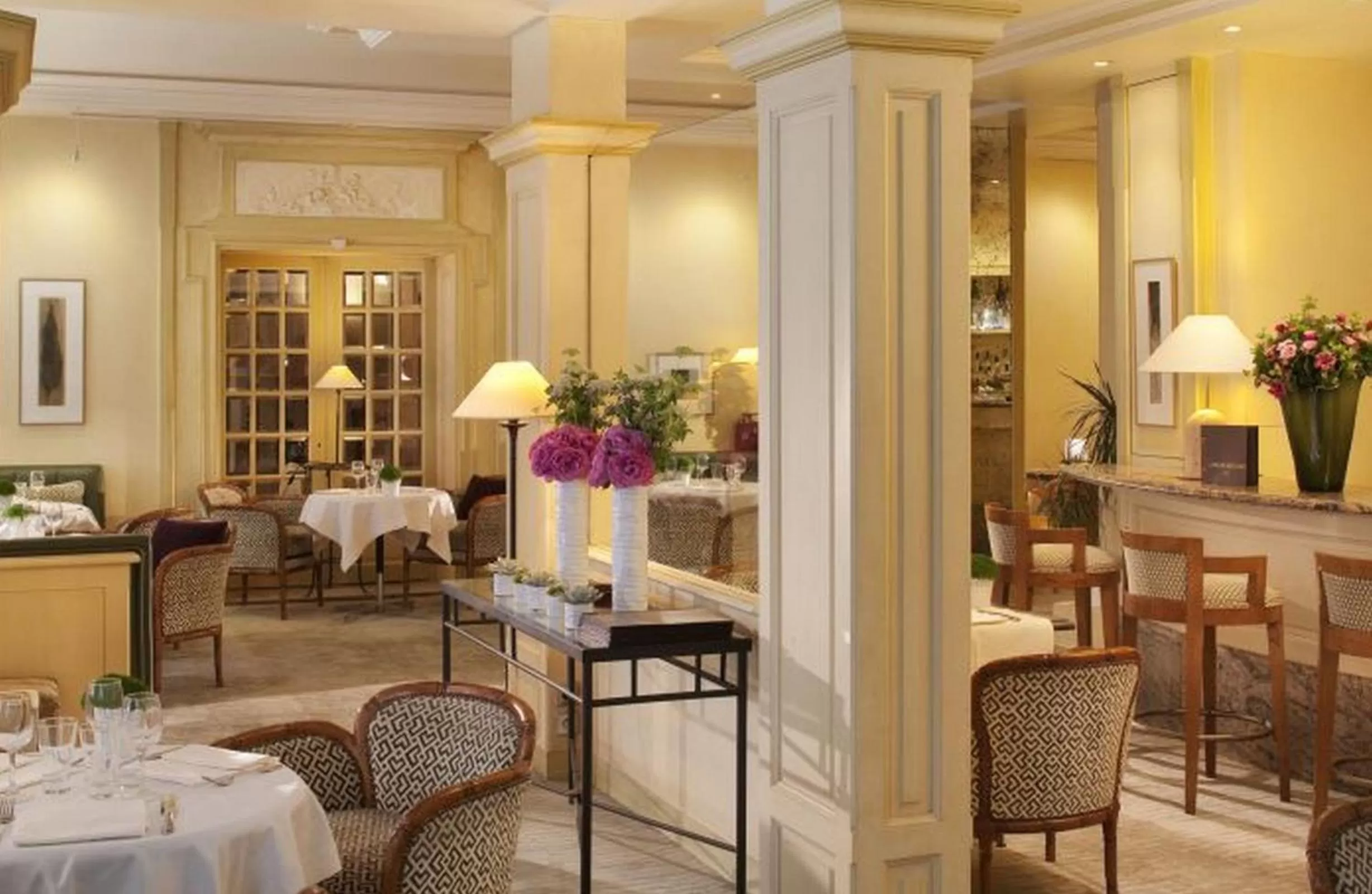 Restaurant/places to eat in Hôtel Bedford