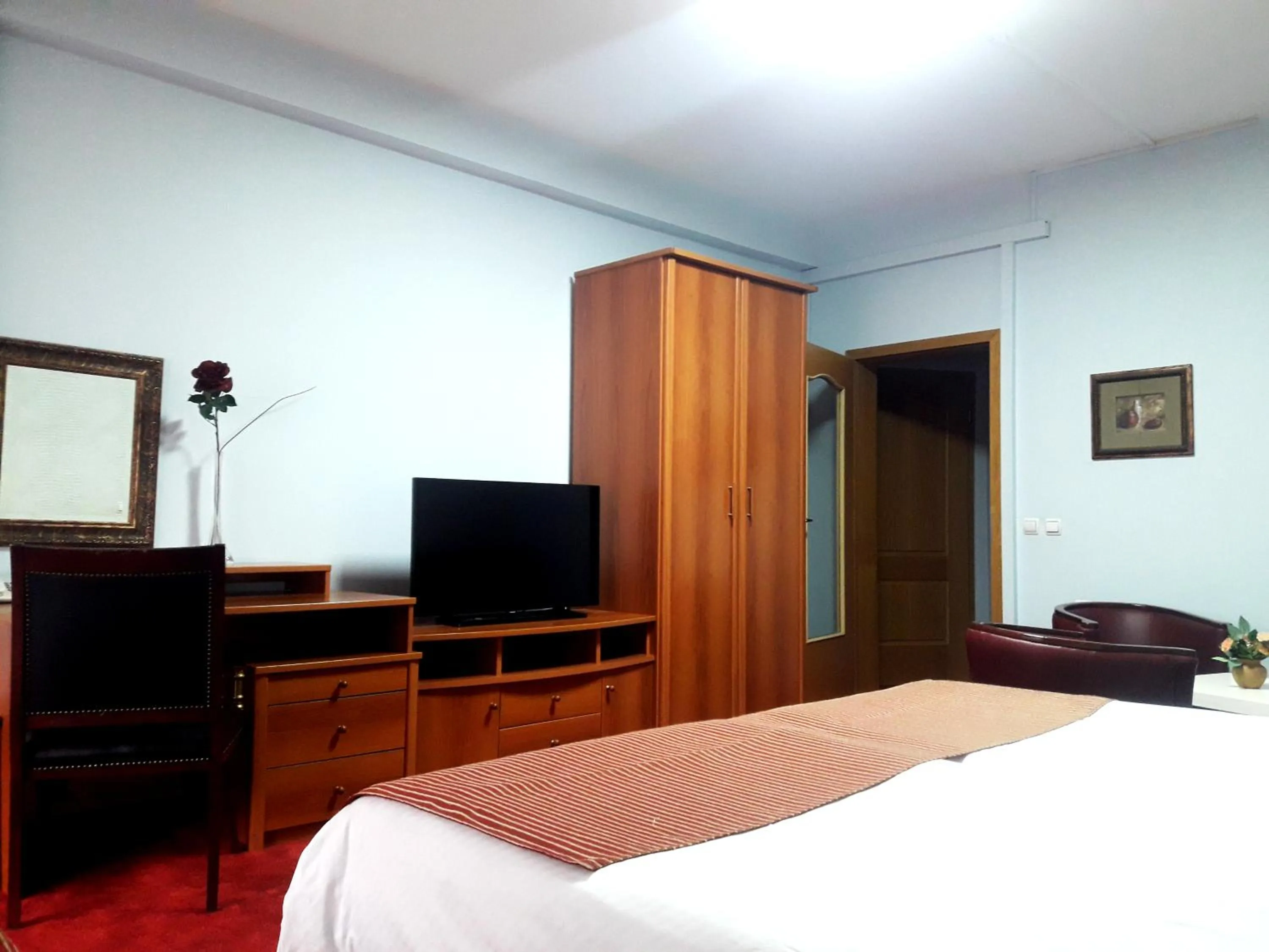 Bed in Hotel Aristocrat & Fish Restaurant