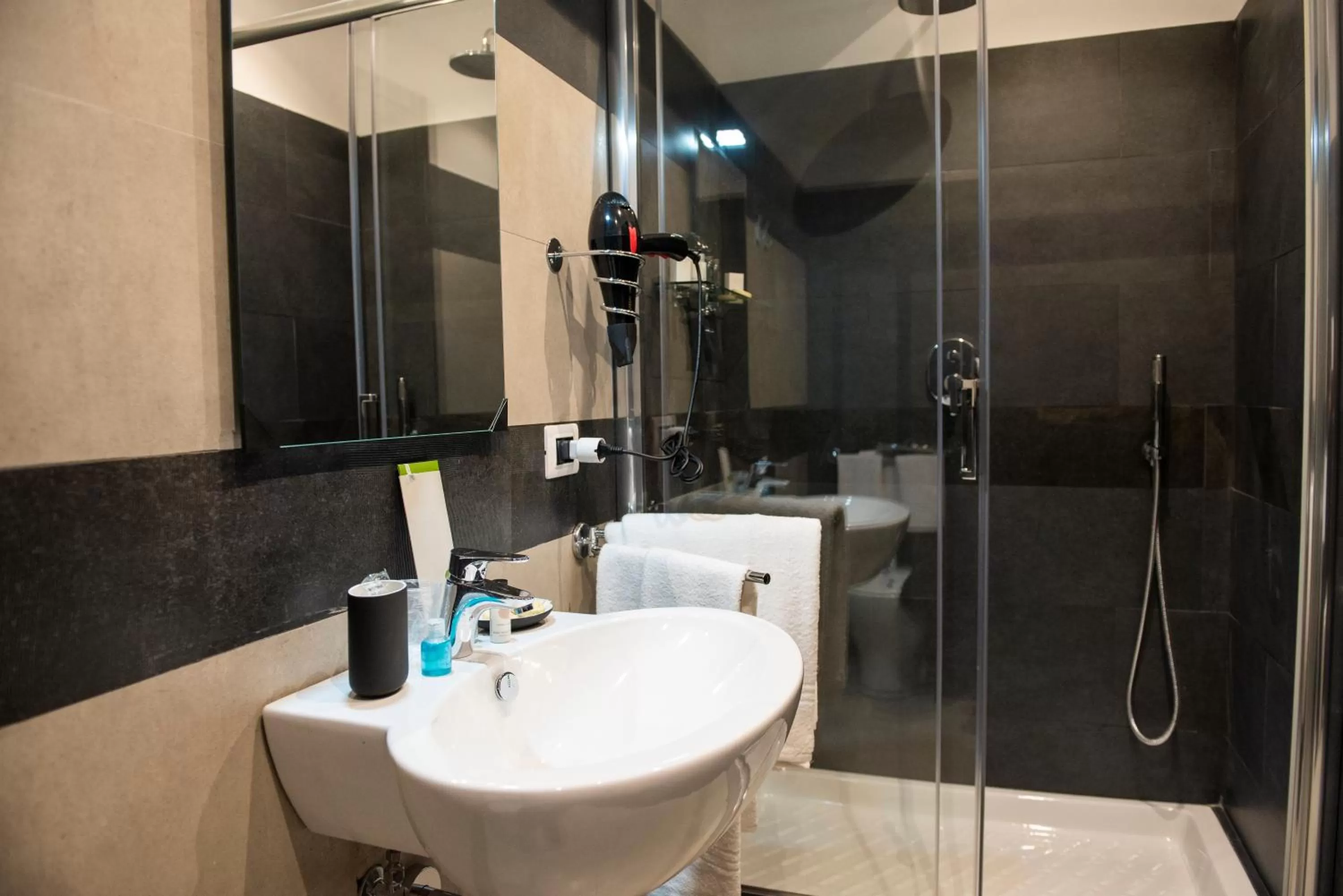 Bathroom in D'amelio'S suites