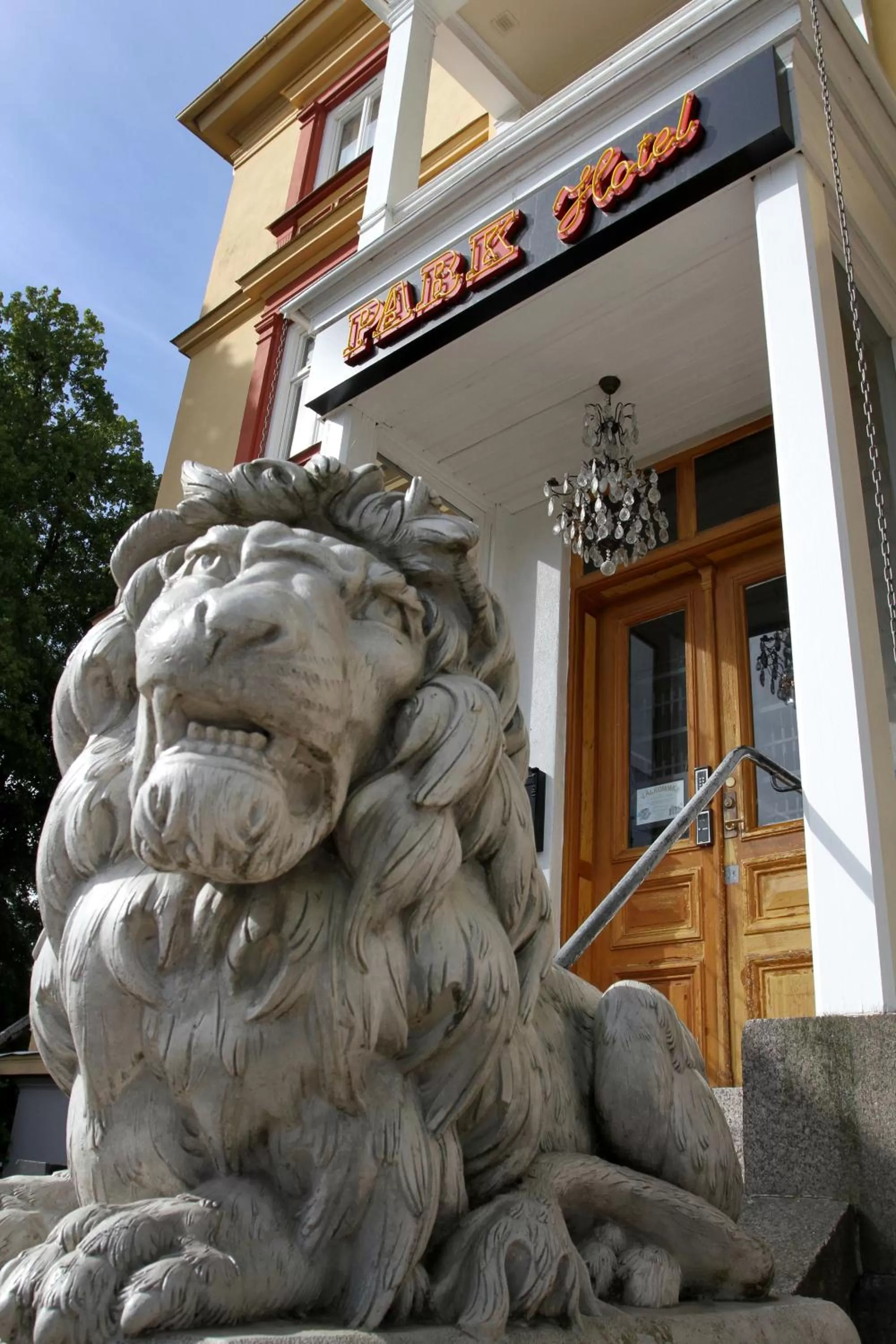 Facade/entrance in Park Hotel Linköping Fawlty Towers
