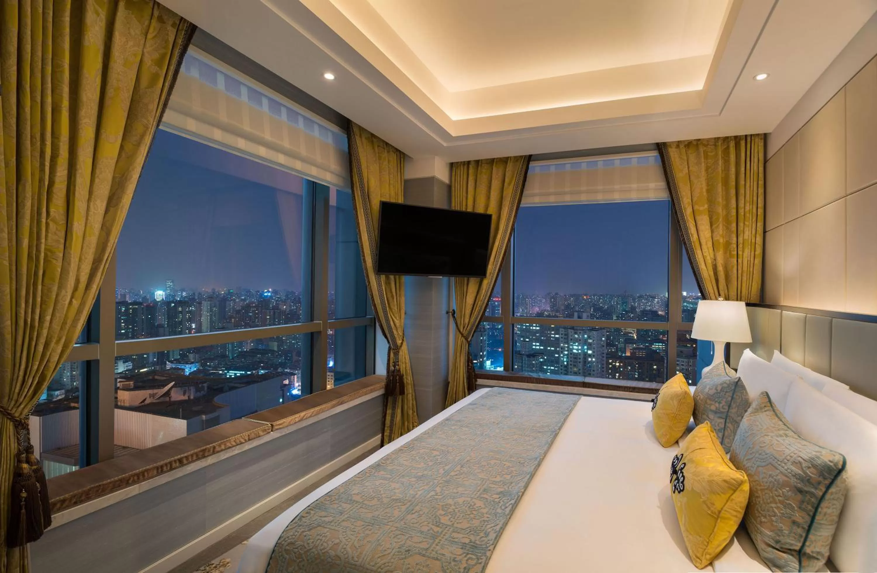 Bed in The St Regis Shanghai Jingan
