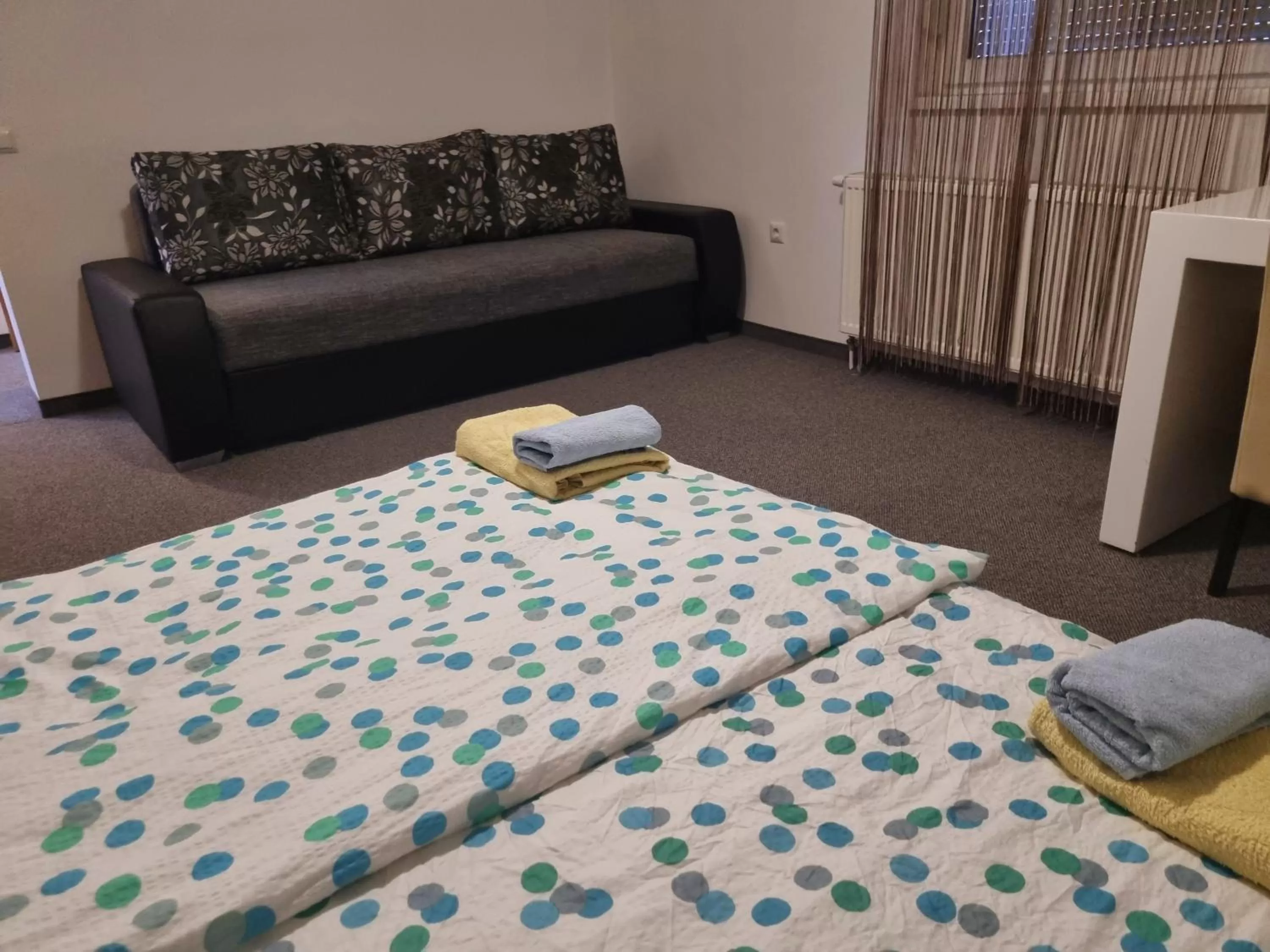 Bedroom, Bed in Motel Medium