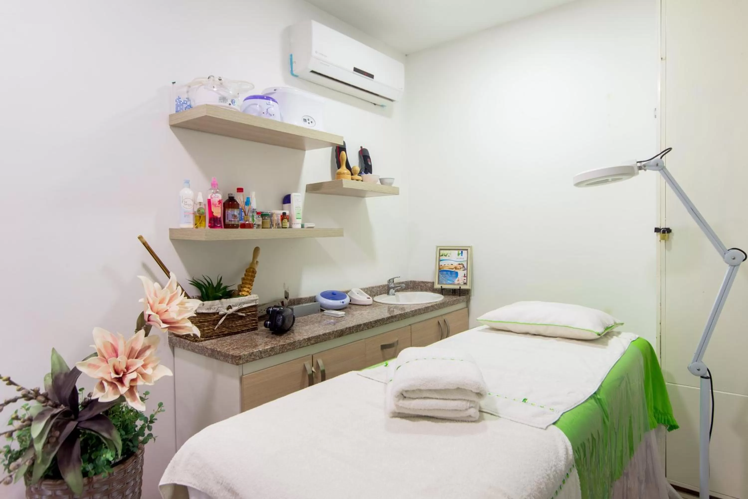 Spa and wellness centre/facilities in Hotel Aixo Suites By GEH Suites