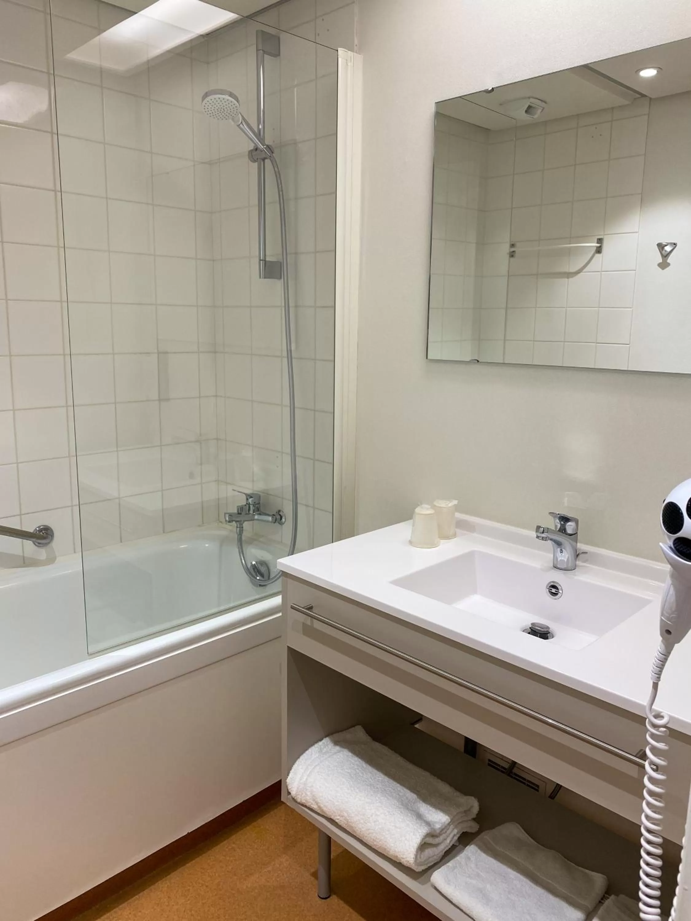 Staff in Kyriad Montchanin le Creusot