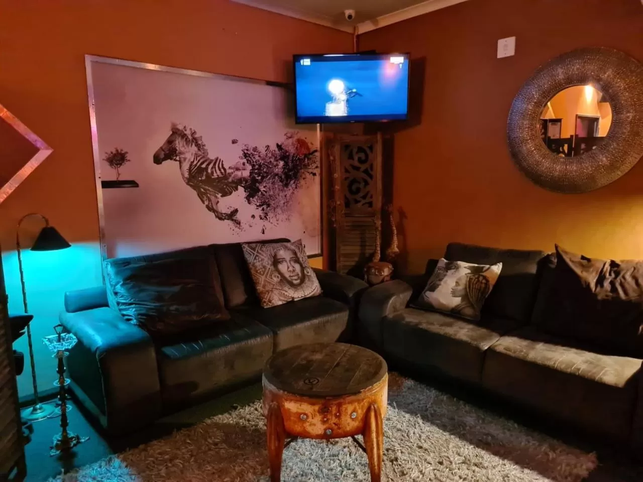 Communal lounge/ TV room in Motel Villa Africa