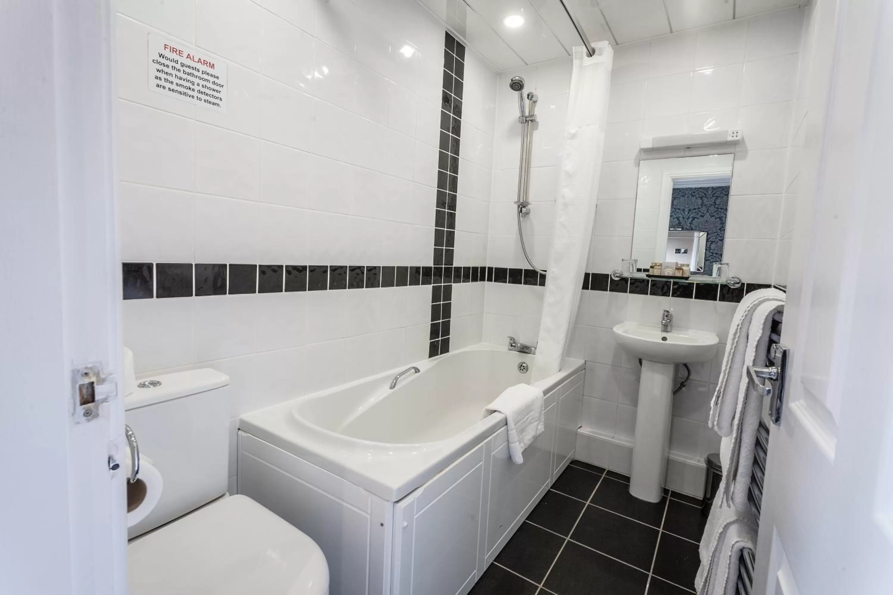 Bathroom in Glendower Hotel BW Signature Collection