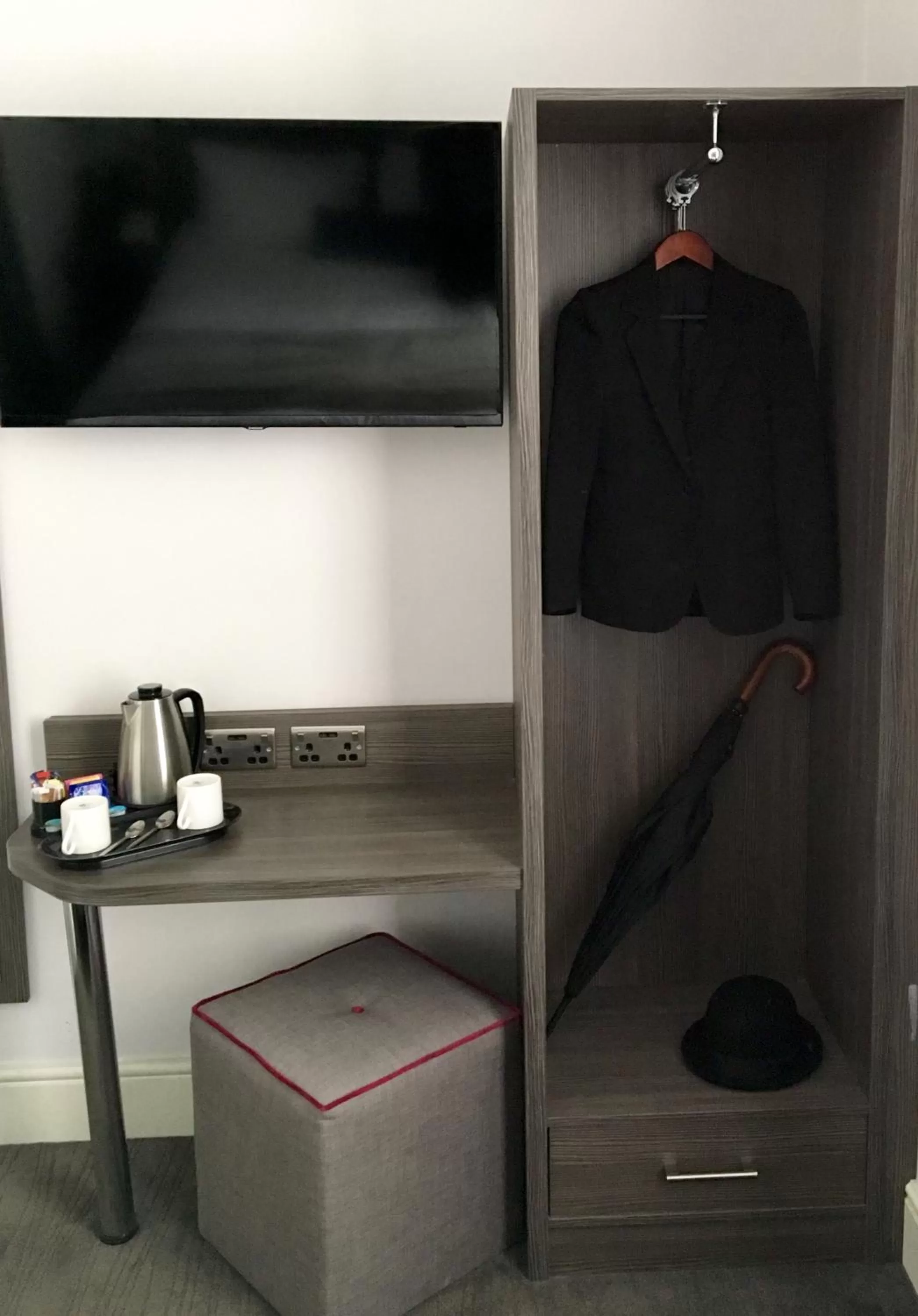 TV and multimedia in The Beverley Hotel London - Victoria