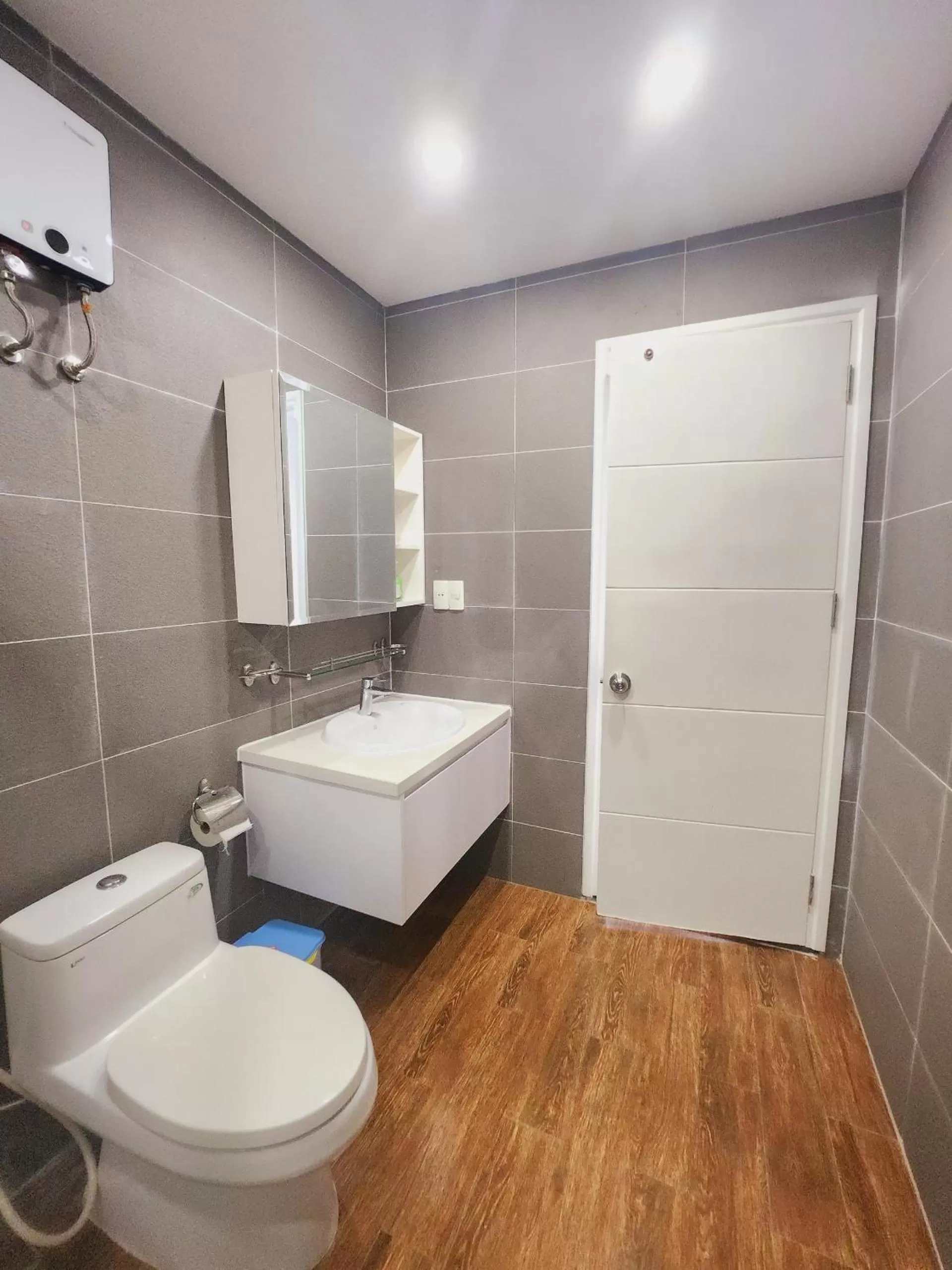 Shower in Scenic Valley Suite