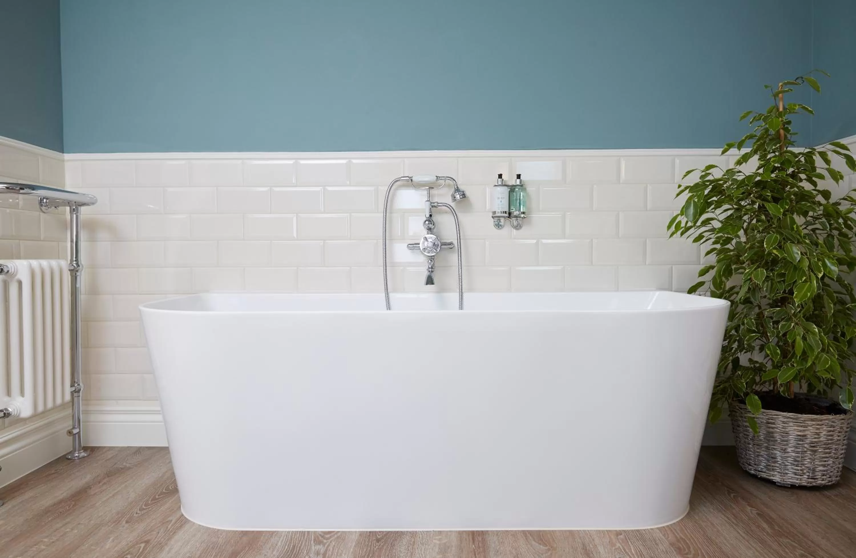 Bathroom in Riverside Inn by Chef & Brewer Collection