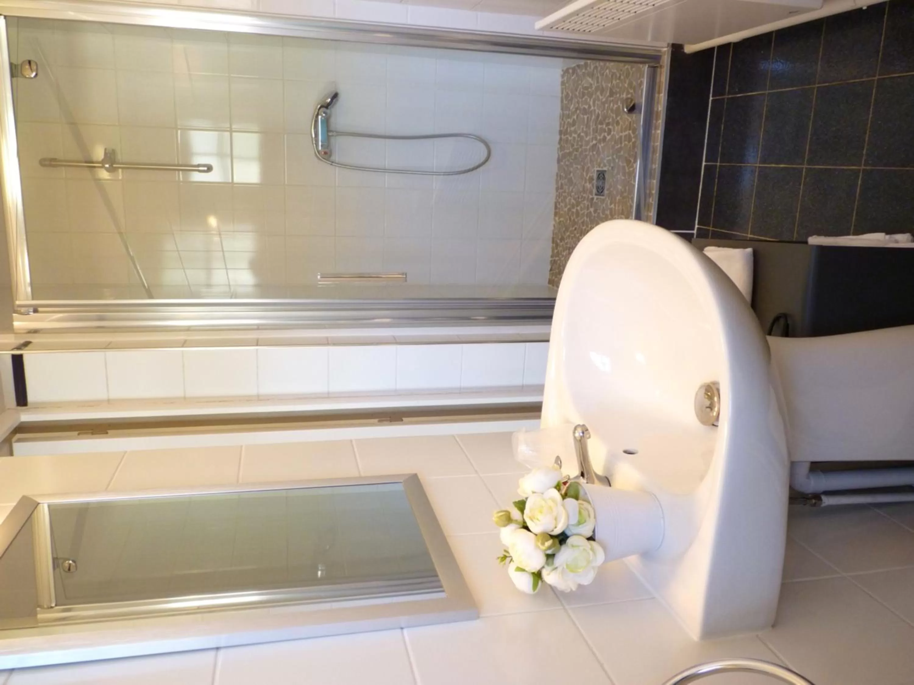 Bathroom in Hôtel-Restaurant La P'tite Auberge