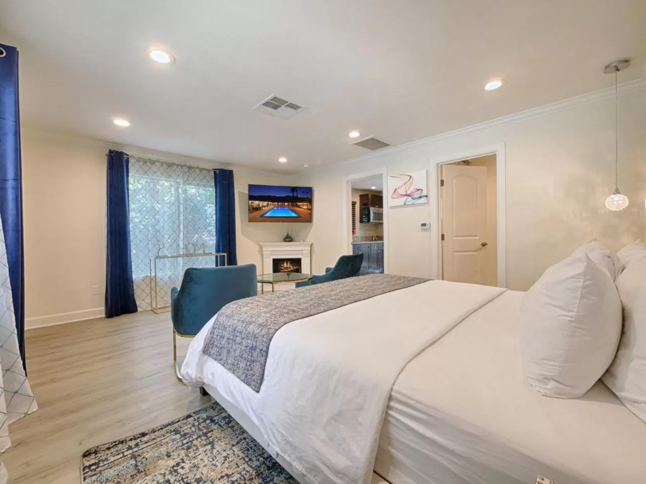 Bedroom, Bed in Little Paradise Hotel