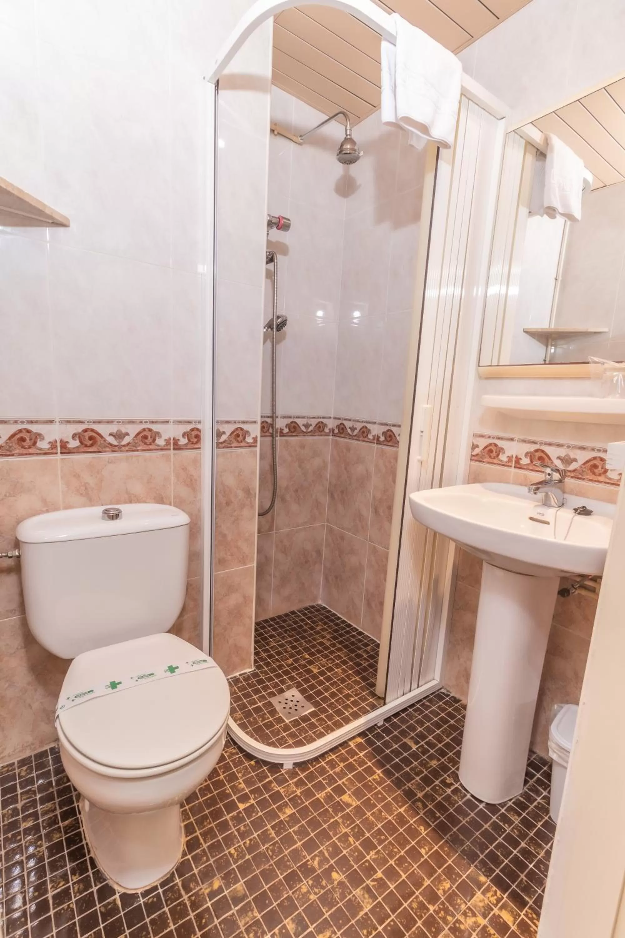 Bathroom in Hotel Universal Murcia