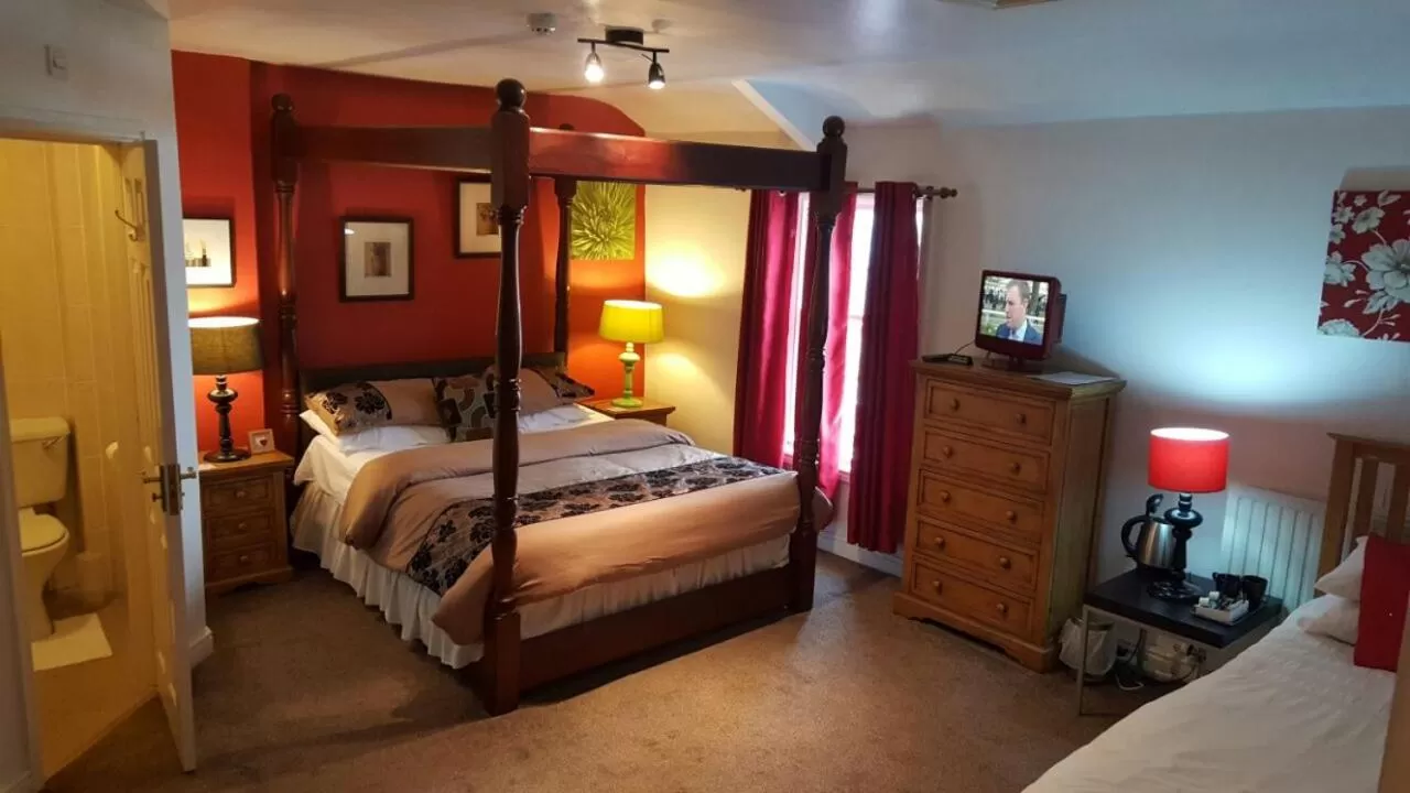 Bed in Lynebank House Hotel, Bed & Breakfast