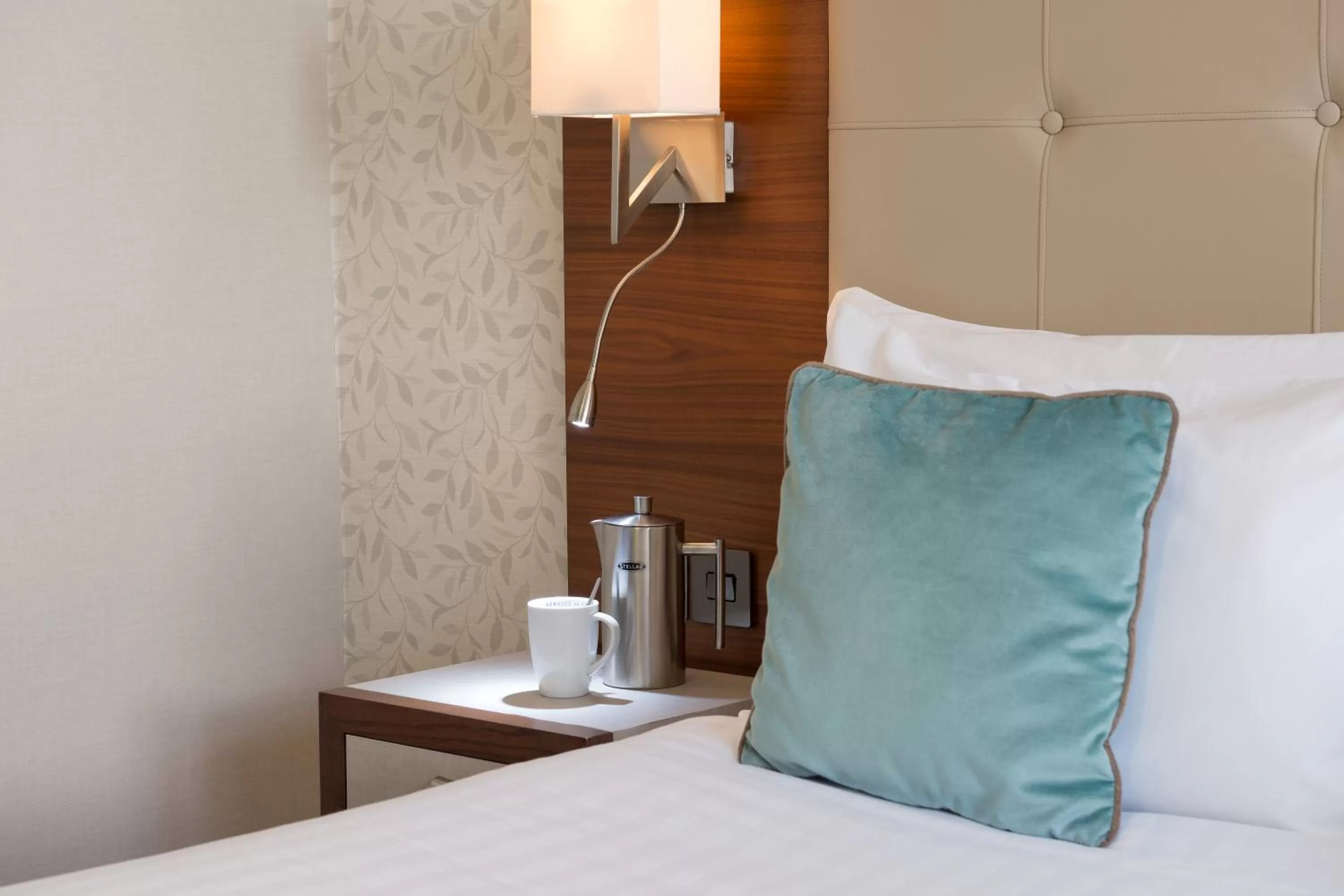 Bed in Best Western Red Lion Hotel