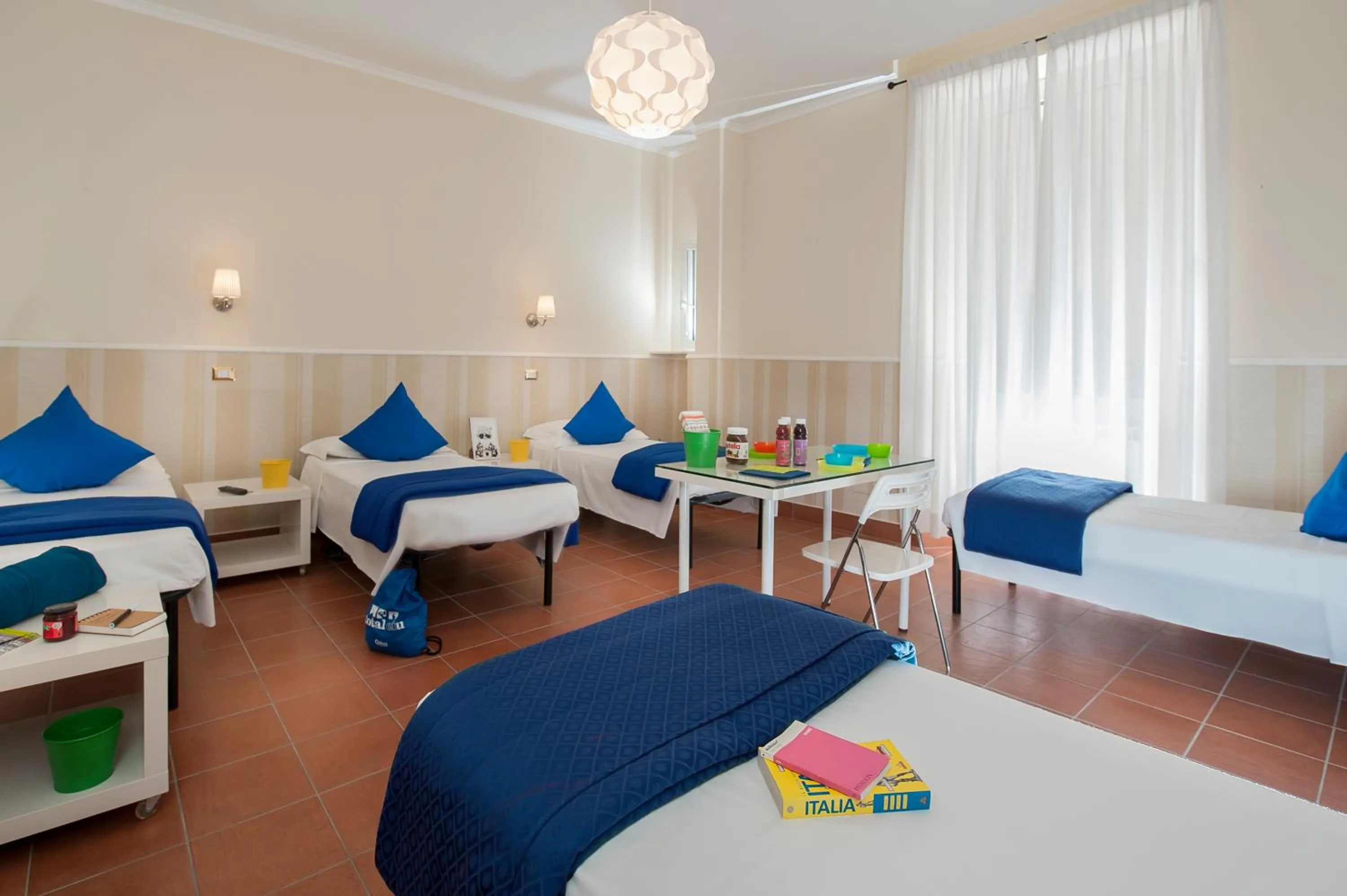 Photo of the whole room, Bed in Budget Rooms Des Arts