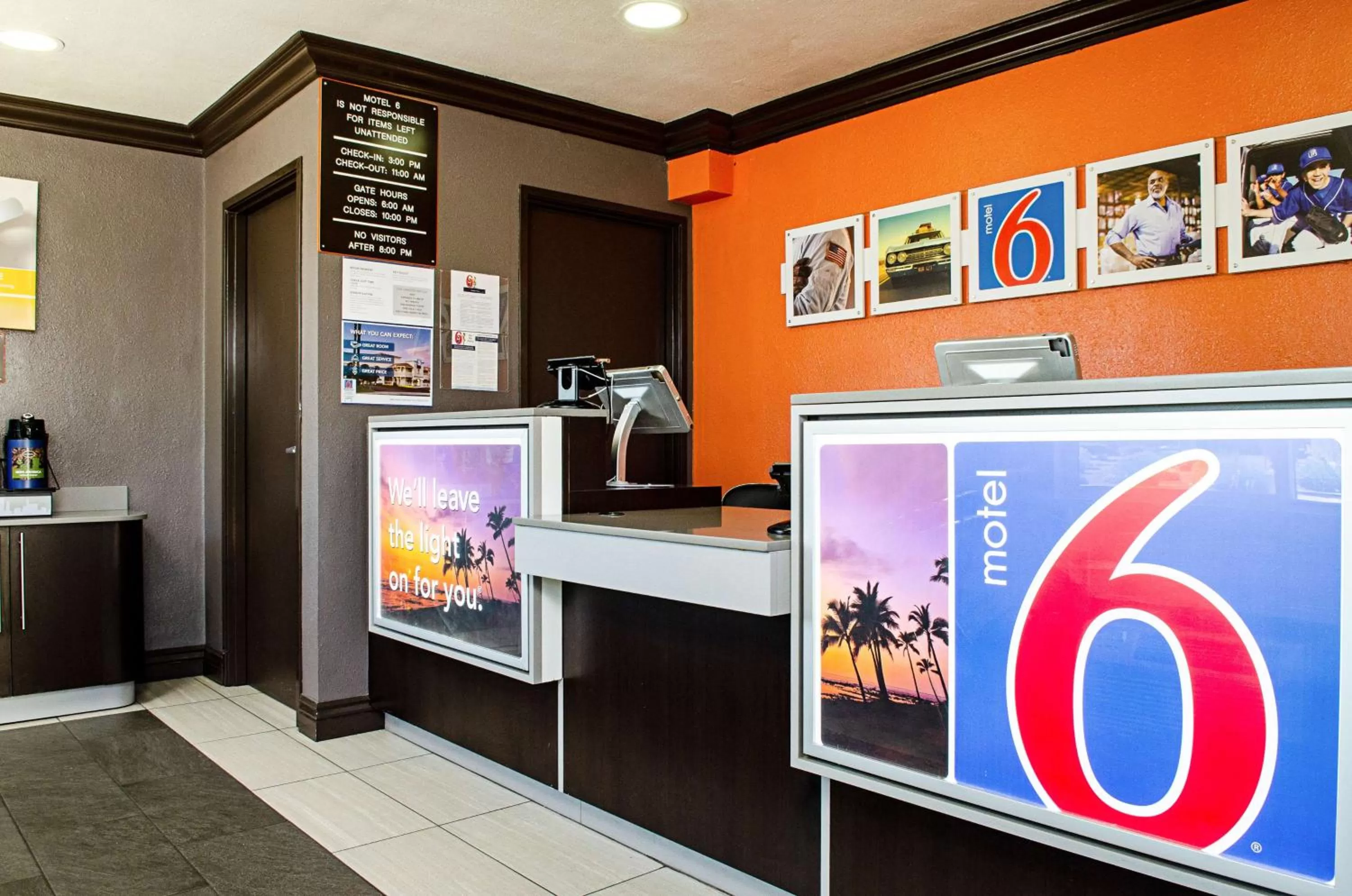 Lobby or reception in Motel 6-Modesto, CA - Downtown