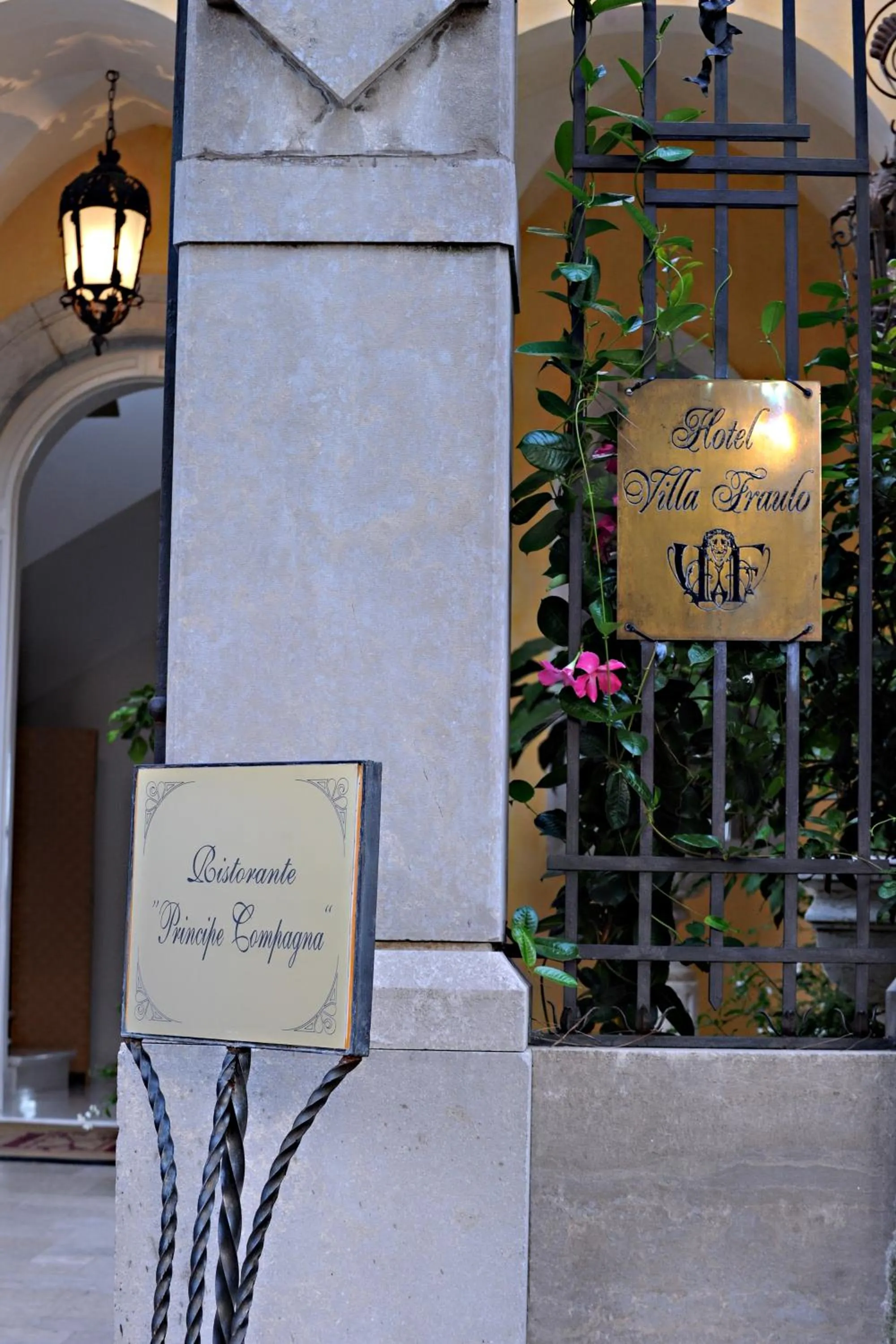 Facade/entrance in Hotel Villa Fraulo