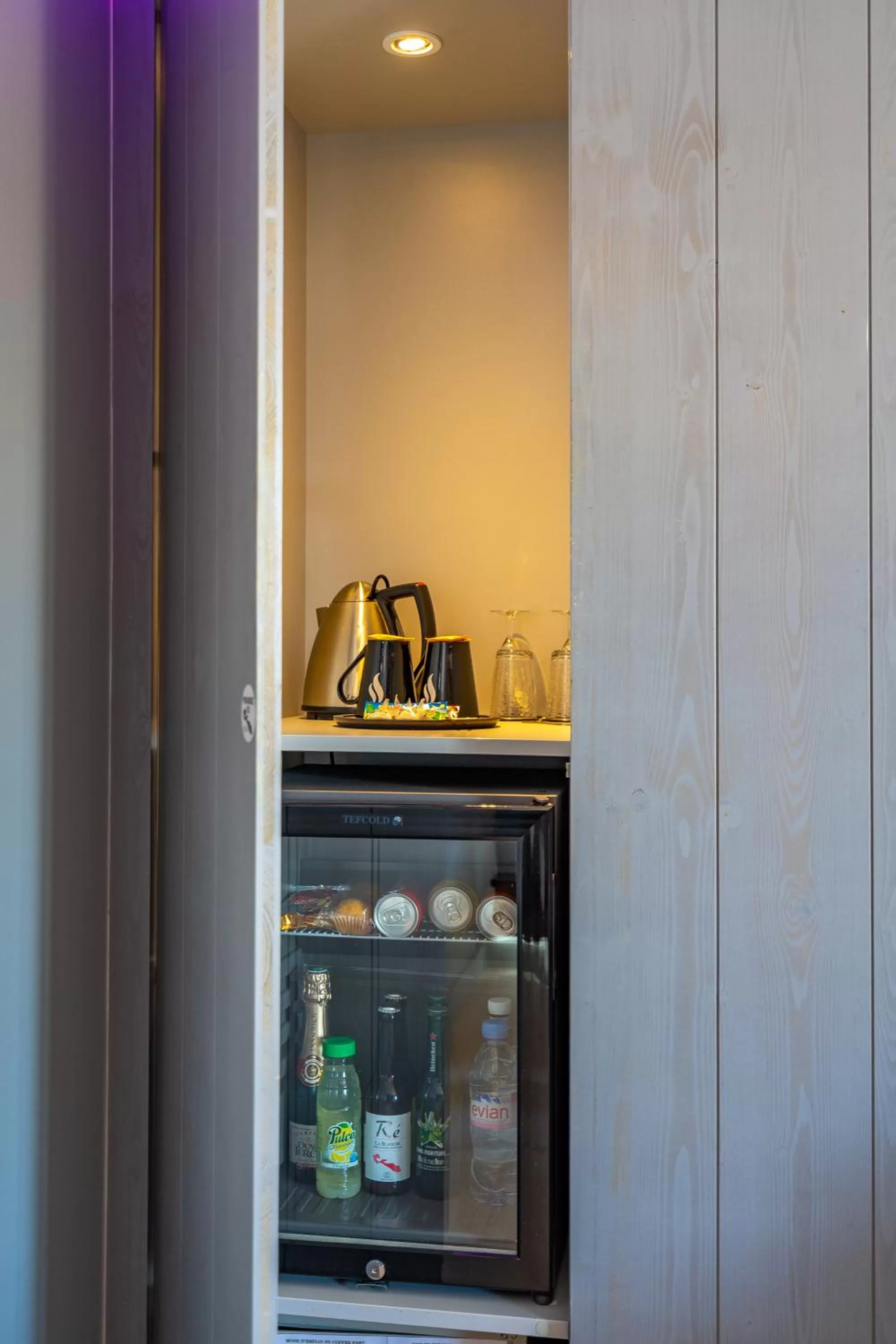 Food and drinks in Elégance Suites Hôtel