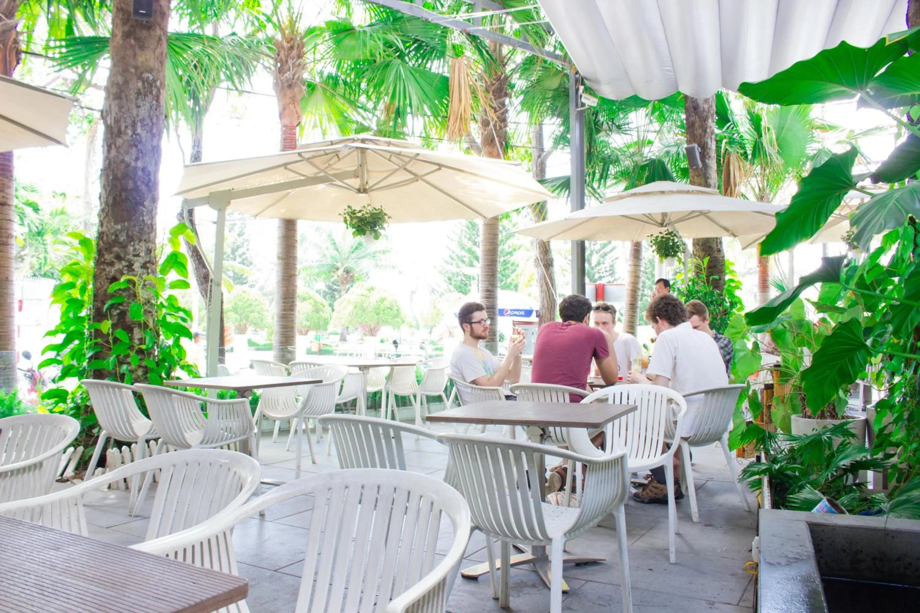 Restaurant/places to eat in International Hotel