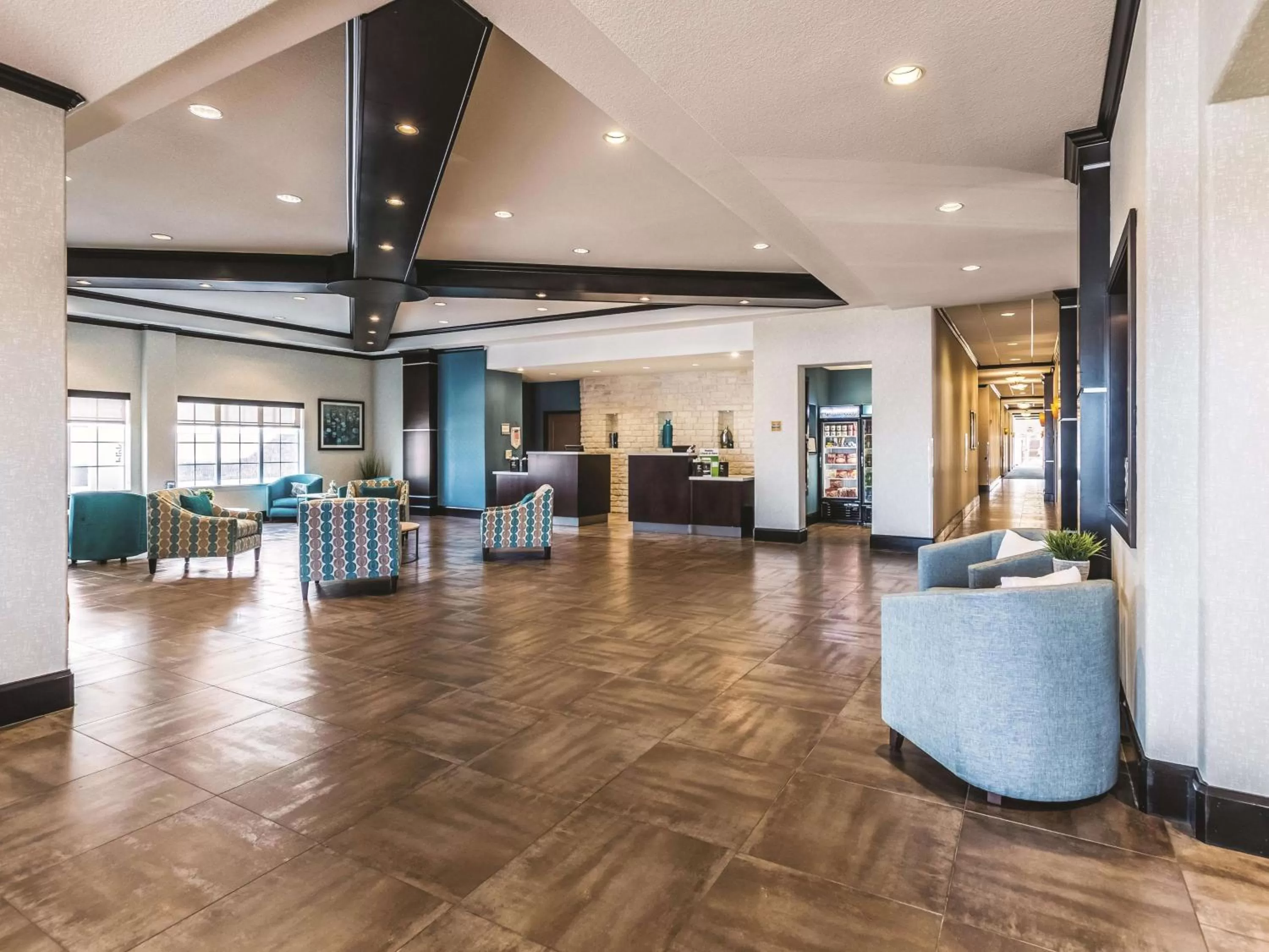 Lobby or reception in La Quinta by Wyndham Dallas Grand Prairie South