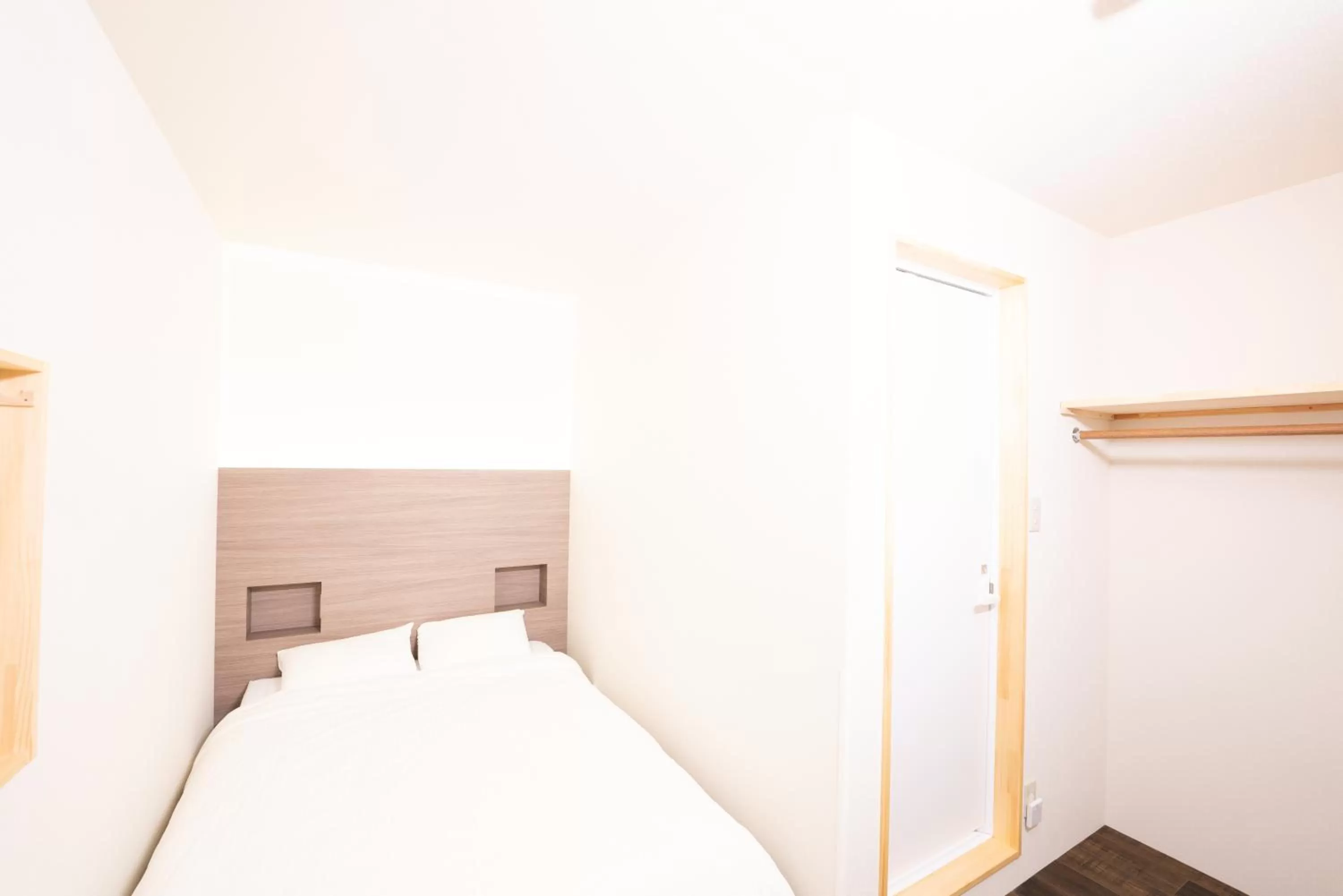 Bed in B&B MIKAWA Info Centre - Kanazawa Fish Harbour