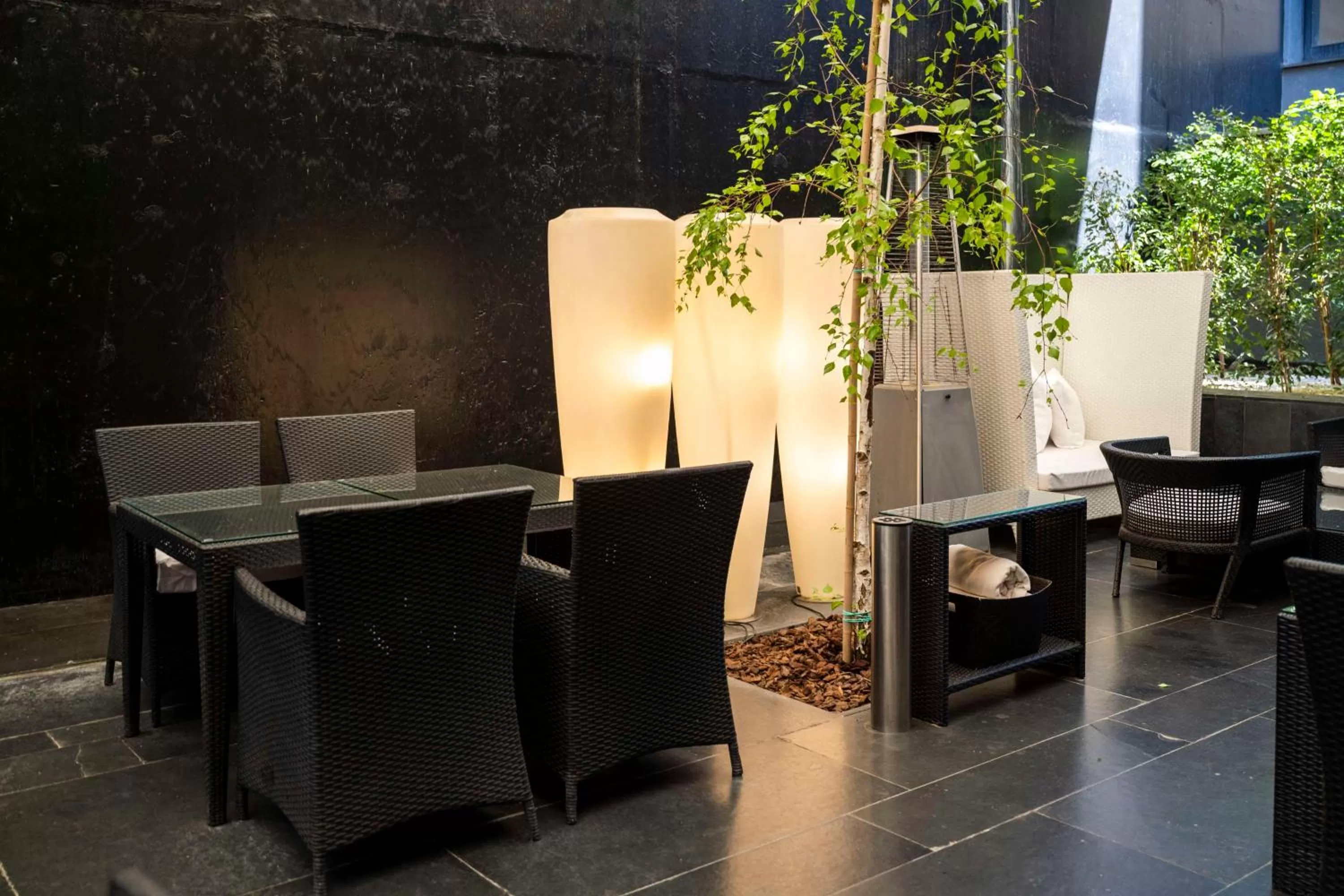 Patio in DoubleTree by Hilton Lisbon Fontana Park