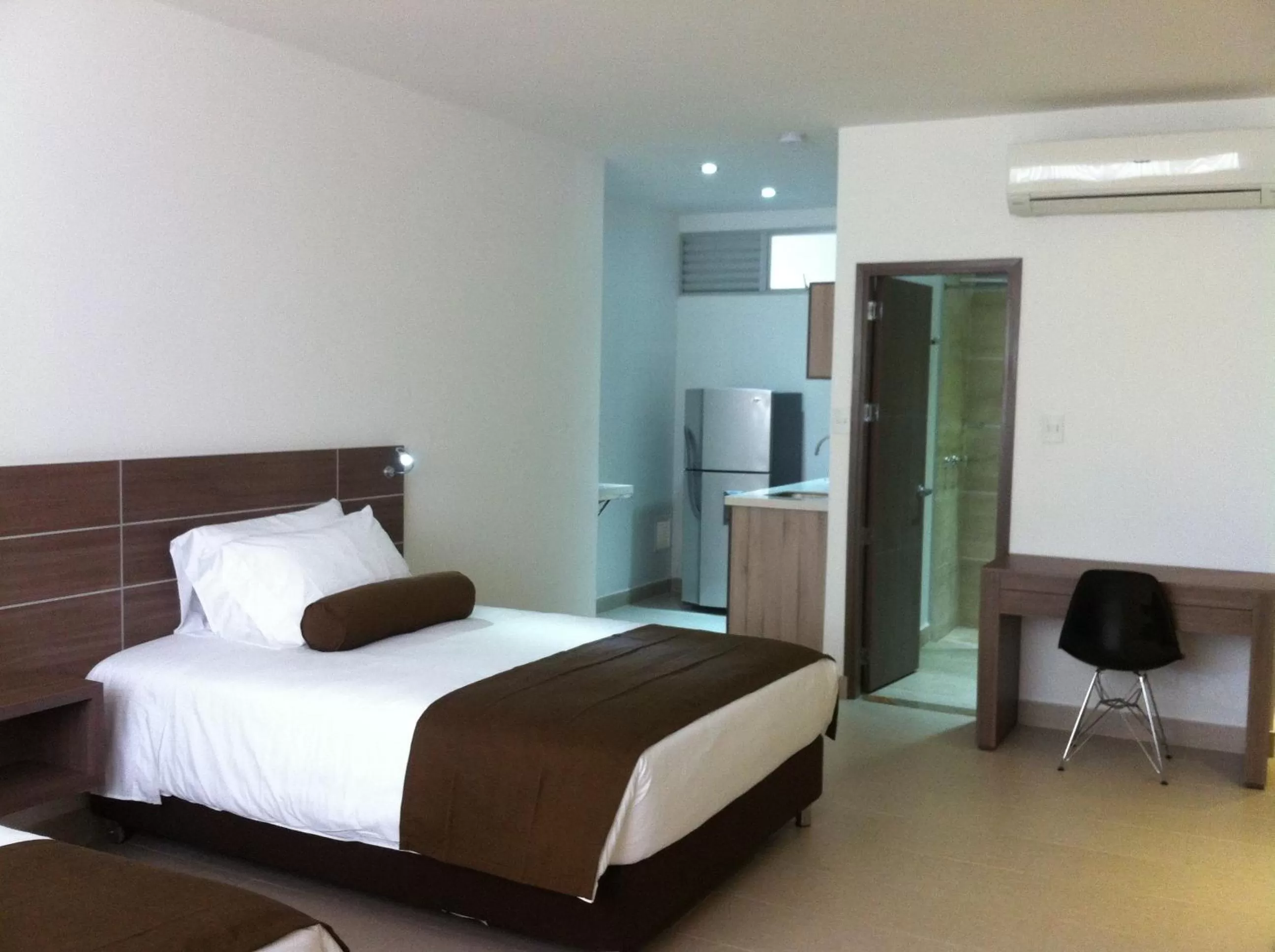 Photo of the whole room, Bed in Hausen Hotel - Suites