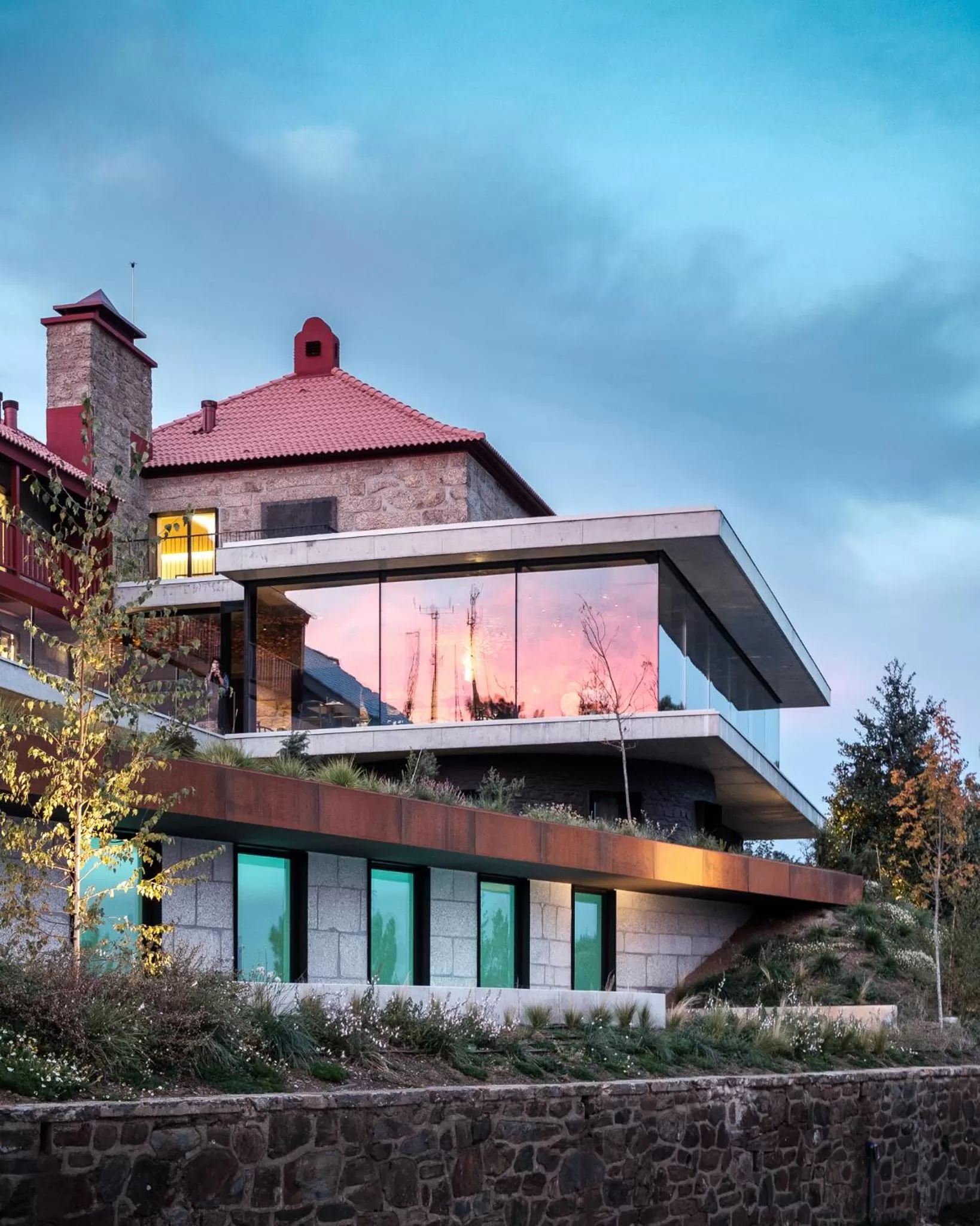 Property building in Casa de São Lourenço - Burel Panorama Hotel - member of Relais & Châteaux