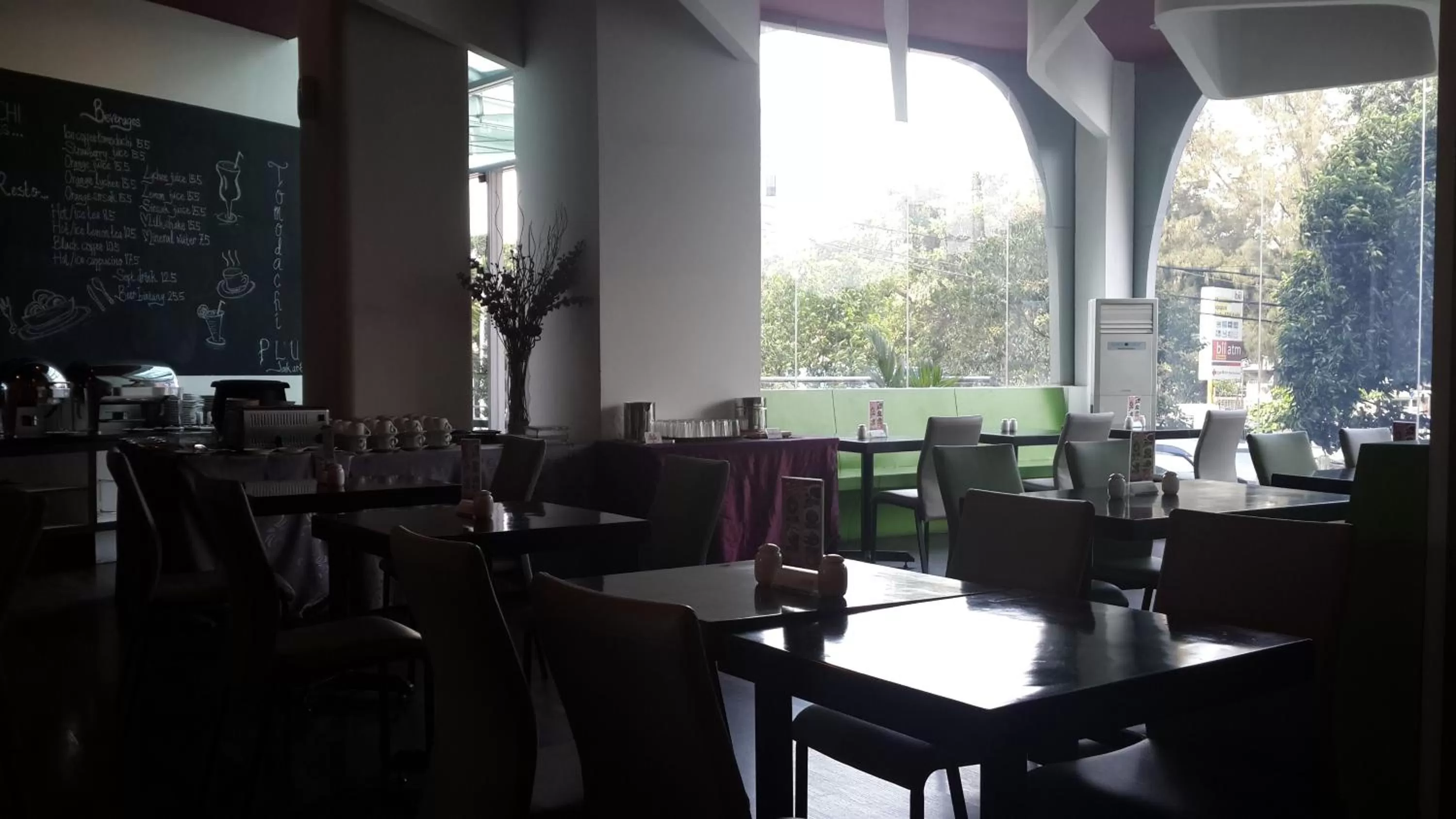 Restaurant/places to eat in favehotel Pluit Junction
