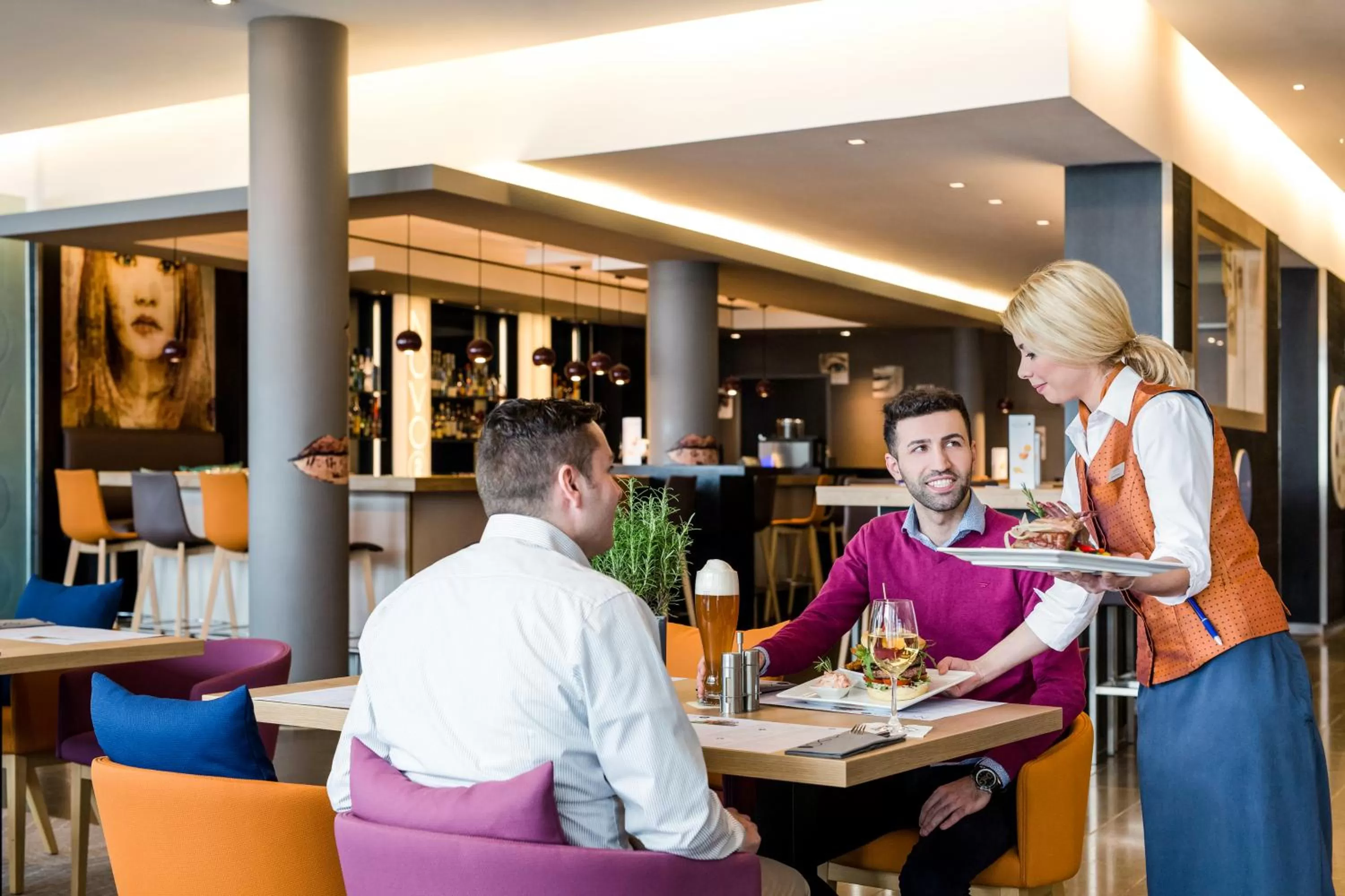 Lounge or bar in Novotel München Messe