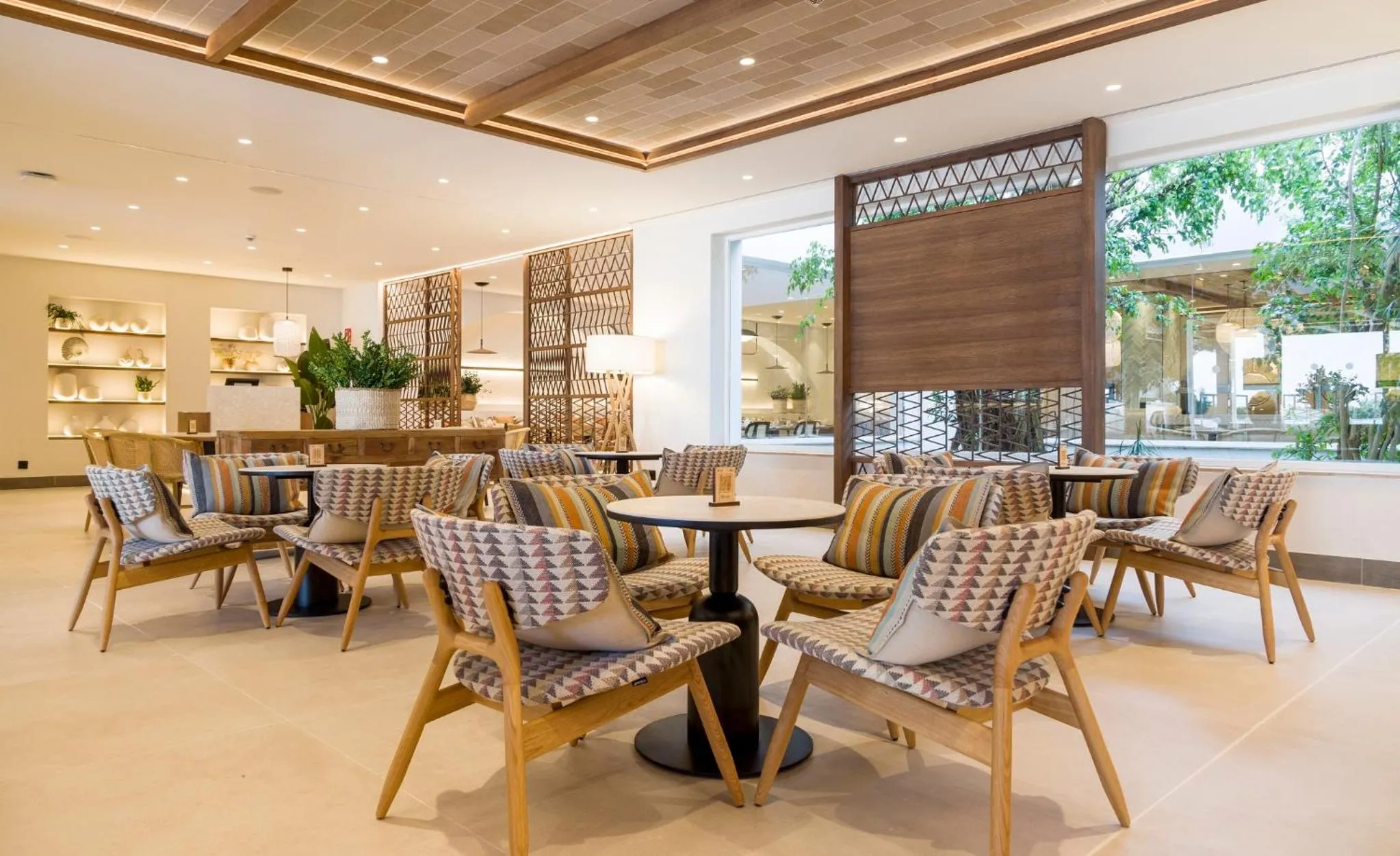 Lounge or bar in Ilunion Menorca