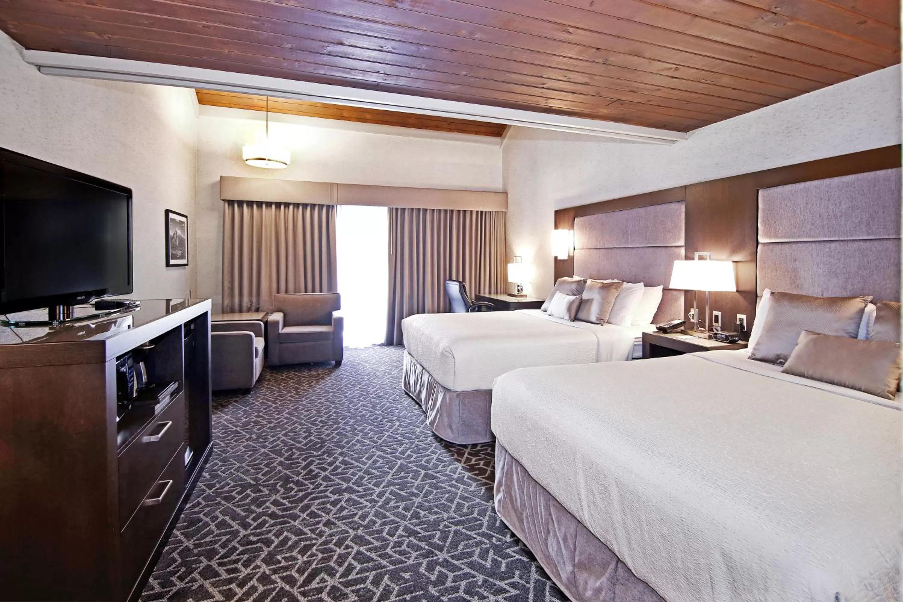 Photo of the whole room, Bed in Best Western Plus Banff International Lodge