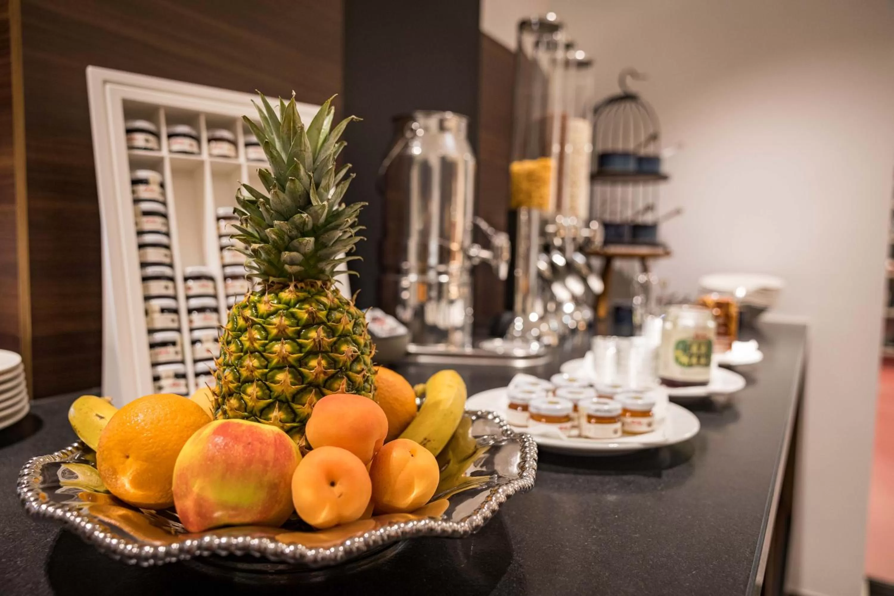 Buffet breakfast in On The Way 24 - Sauna & Golfsimulator inklusive