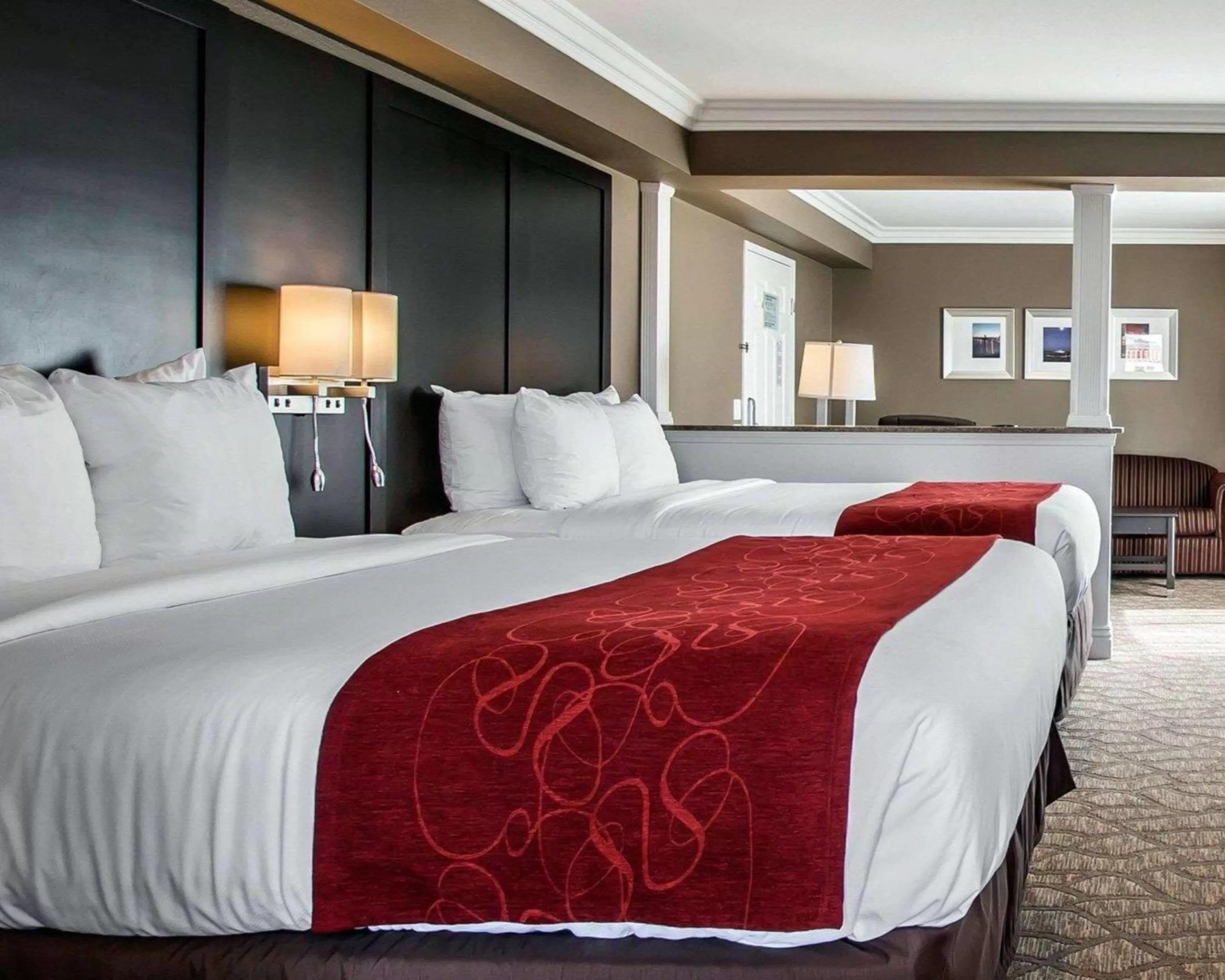 Photo of the whole room, Bed in Comfort Suites San Clemente Beach