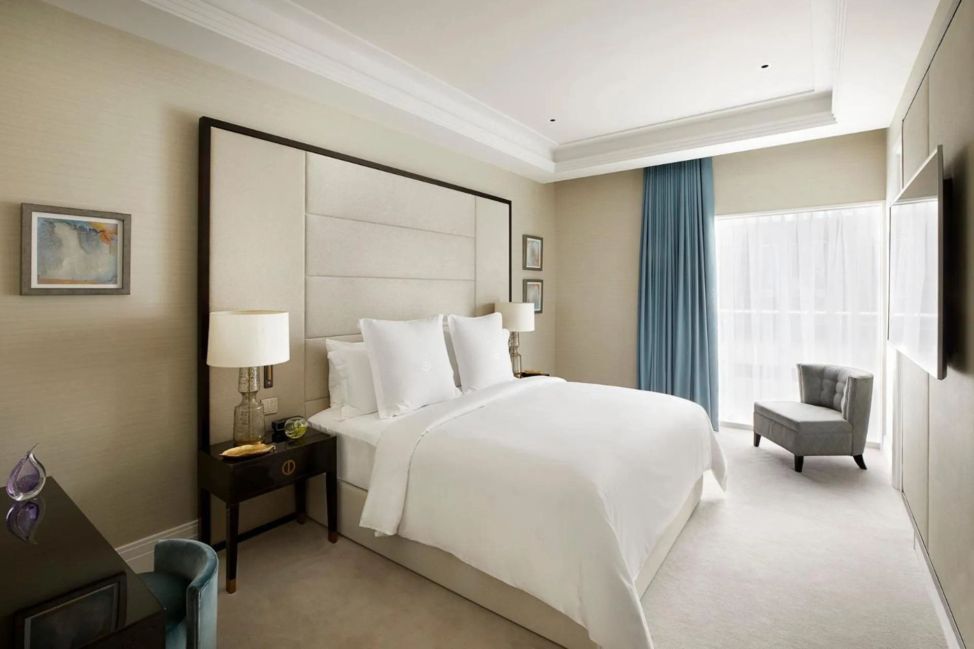 Bedroom, Bed in Four Seasons Hotel London at Tower Bridge