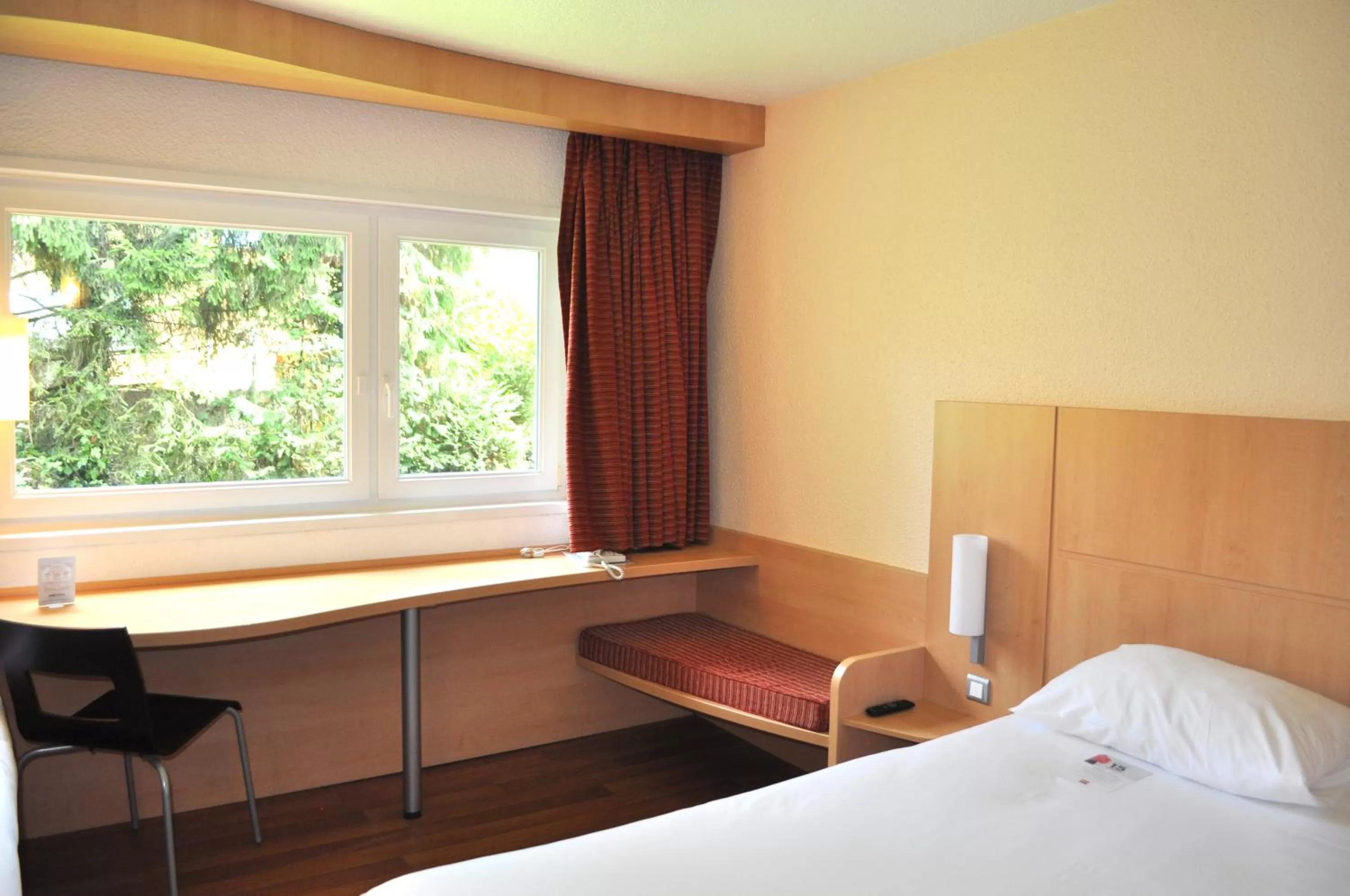Bedroom, Bed in ibis Belfort Danjoutin