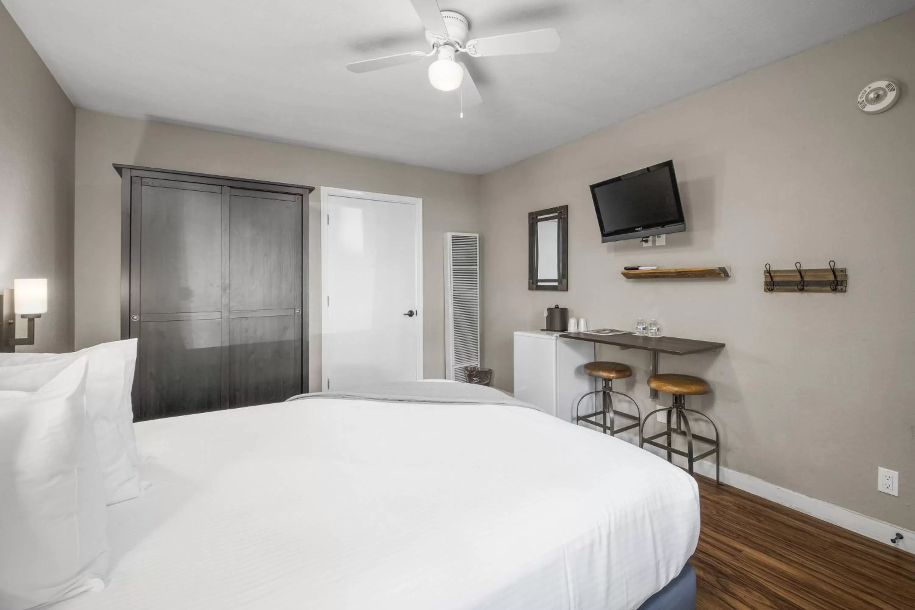 Photo of the whole room in Resthaven Tahoe