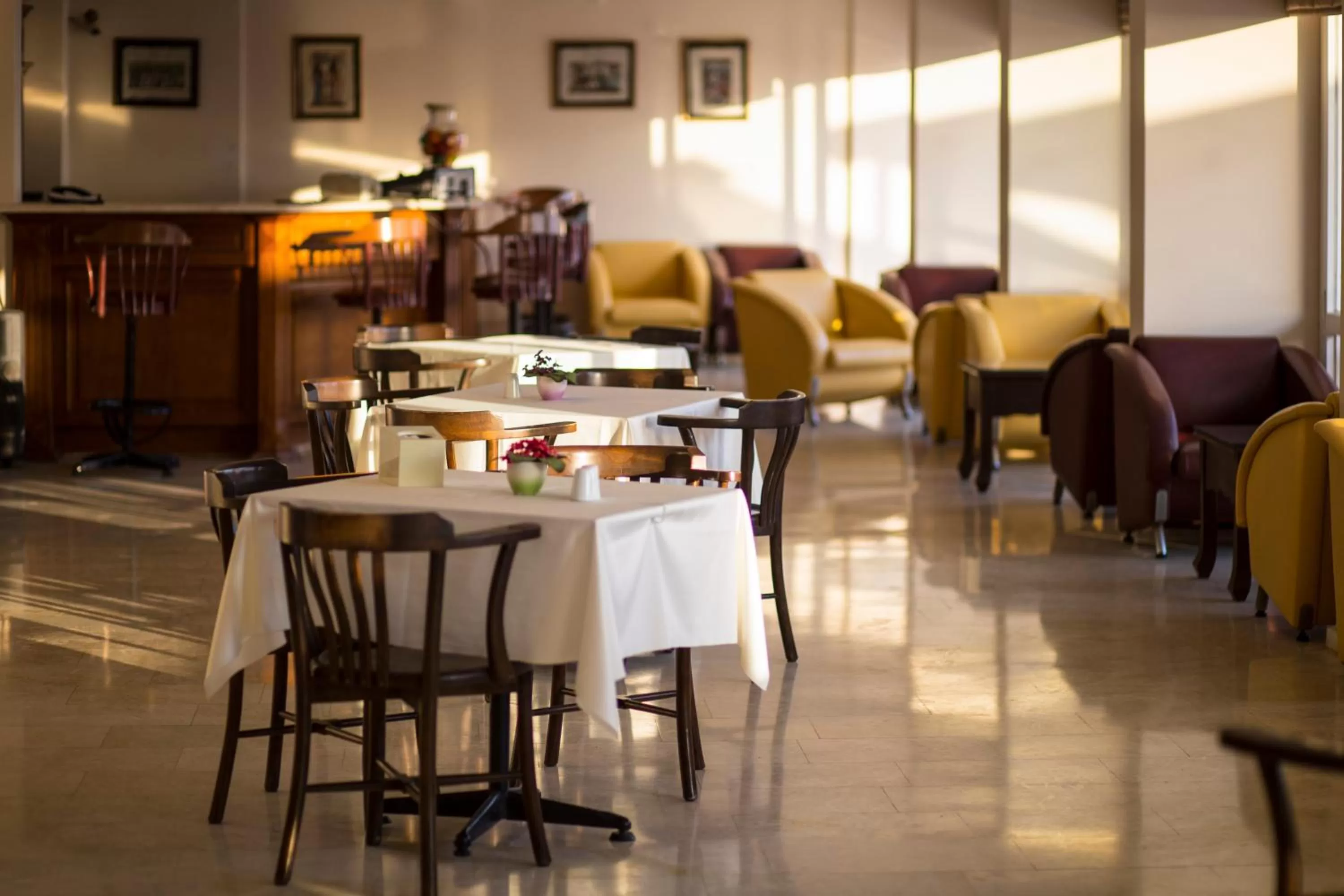 Communal lounge/ TV room in Tuntas Family Suites Kusadasi