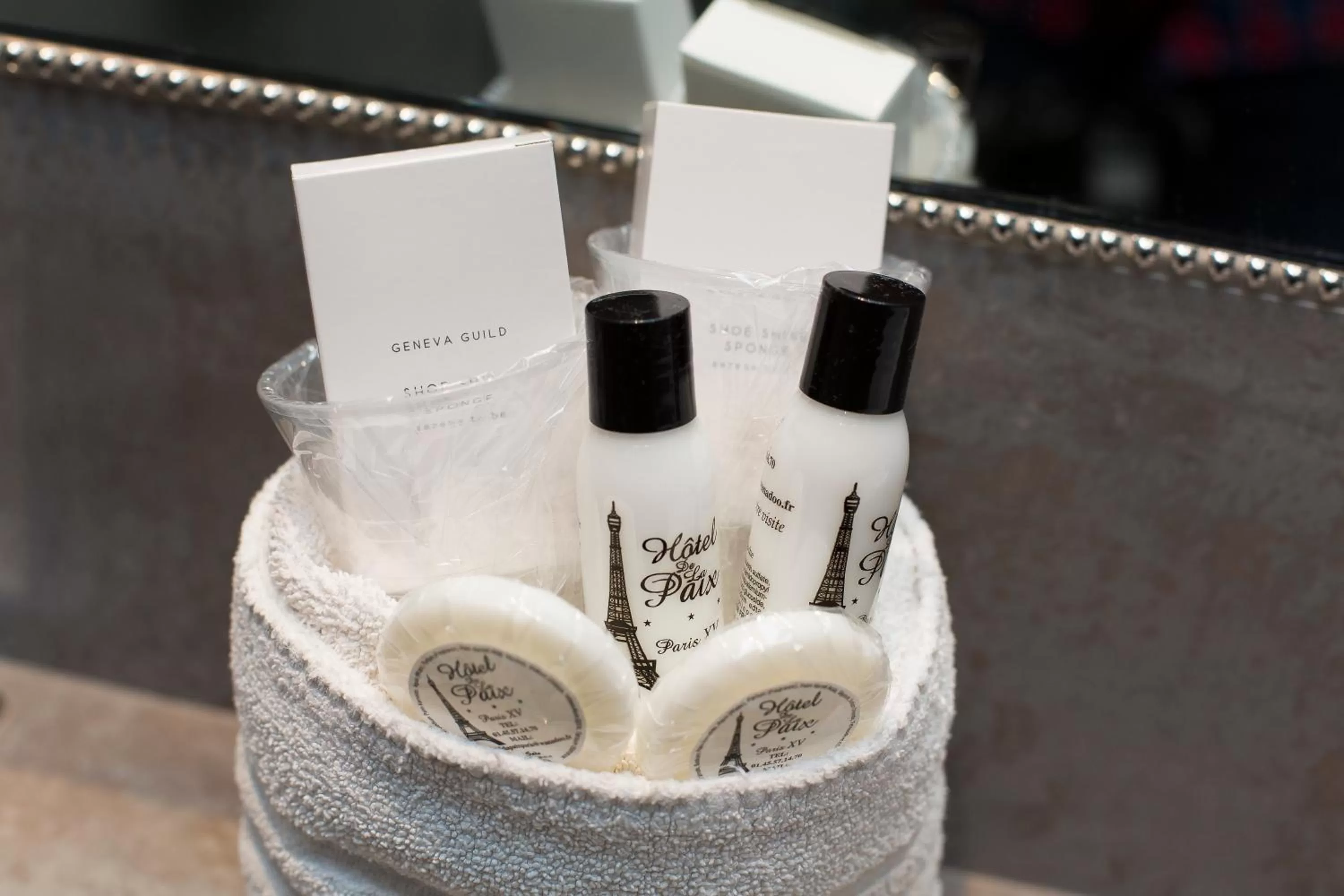 Bathroom in Hôtel De La Paix