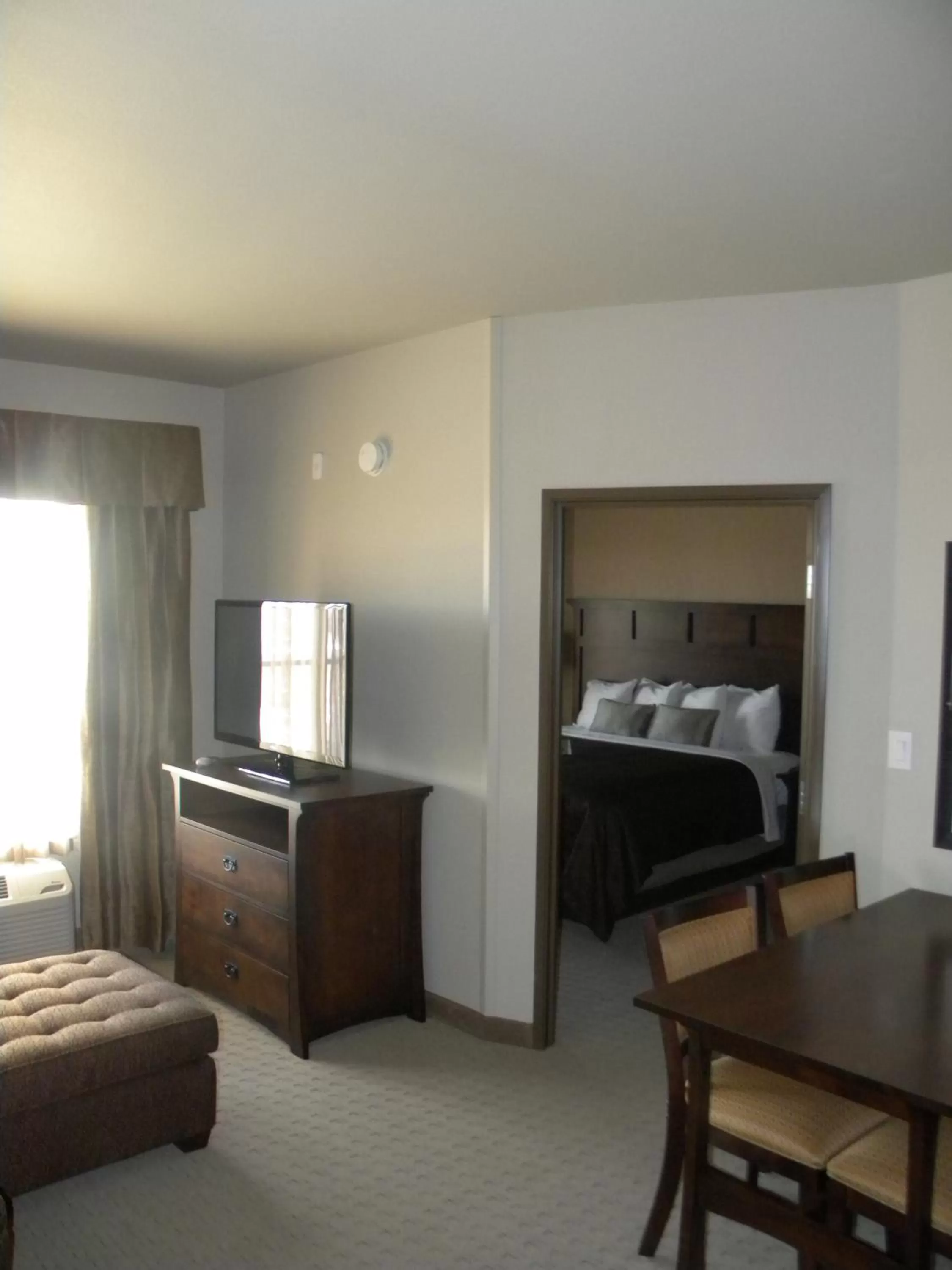 Bed in Teddy's Residential Suites Watford City
