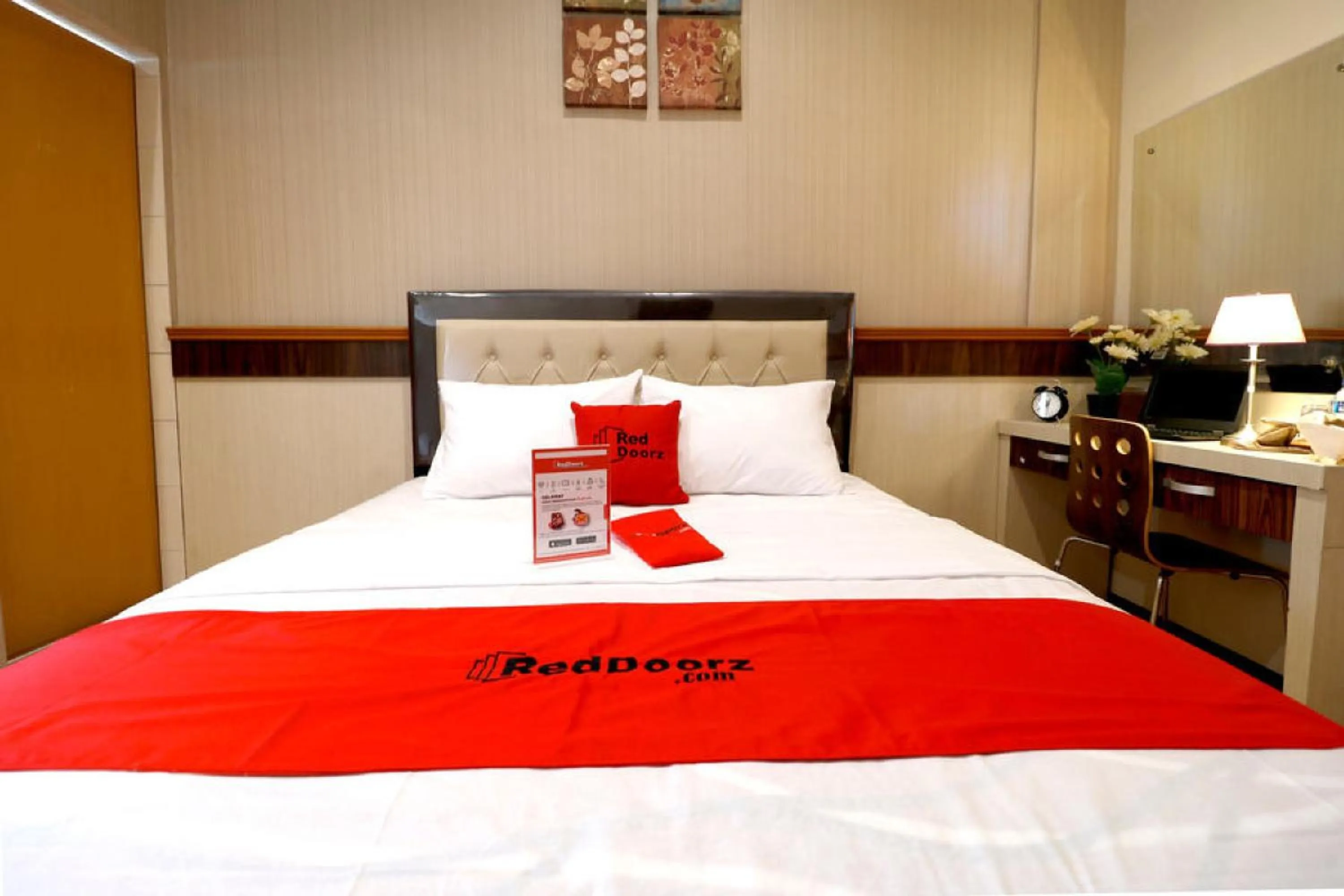 Bed in RedDoorz Plus near Universitas Sumatera Utara