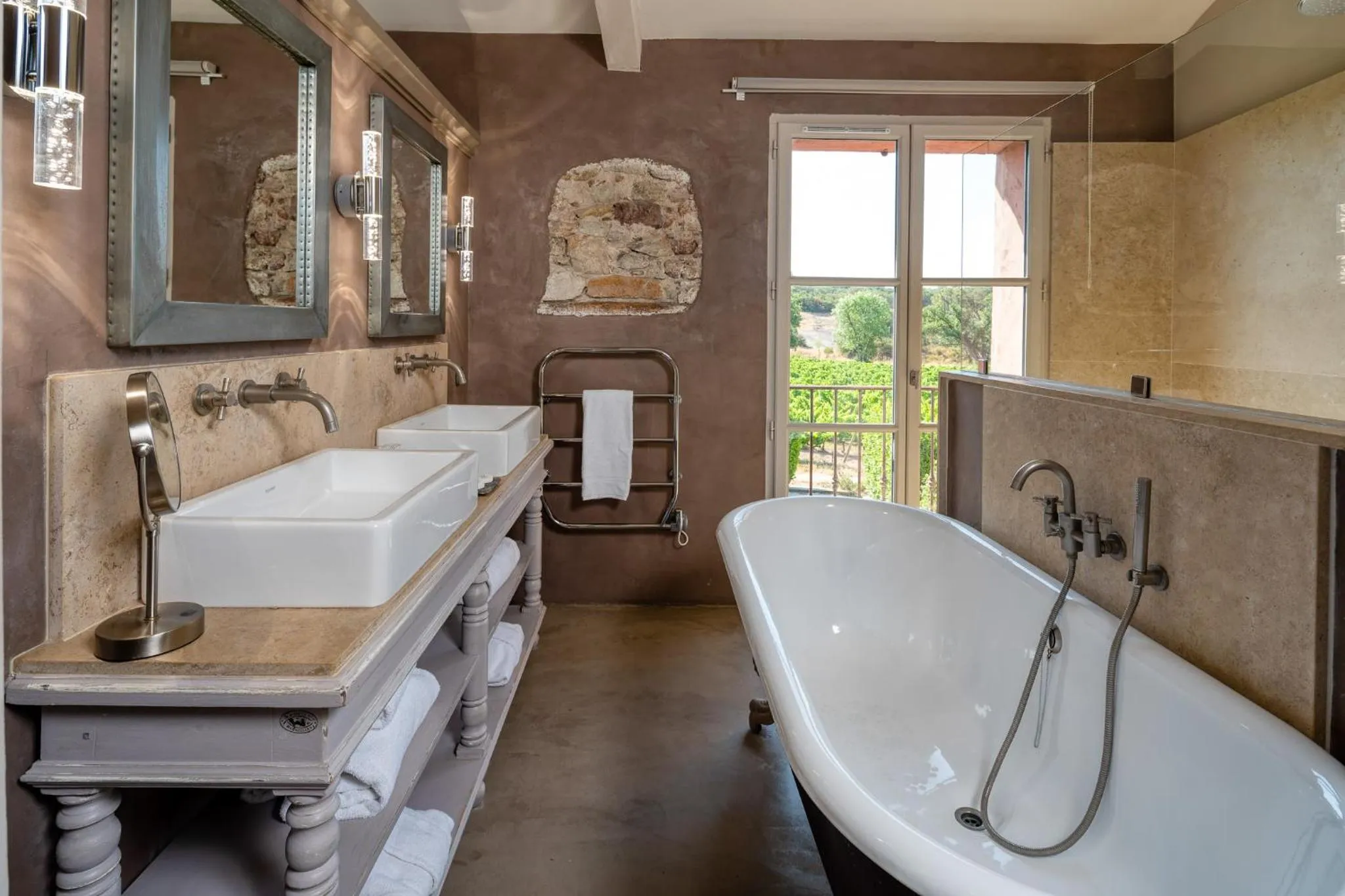 Property building in La Bastide Du Clos des Roses - Teritoria