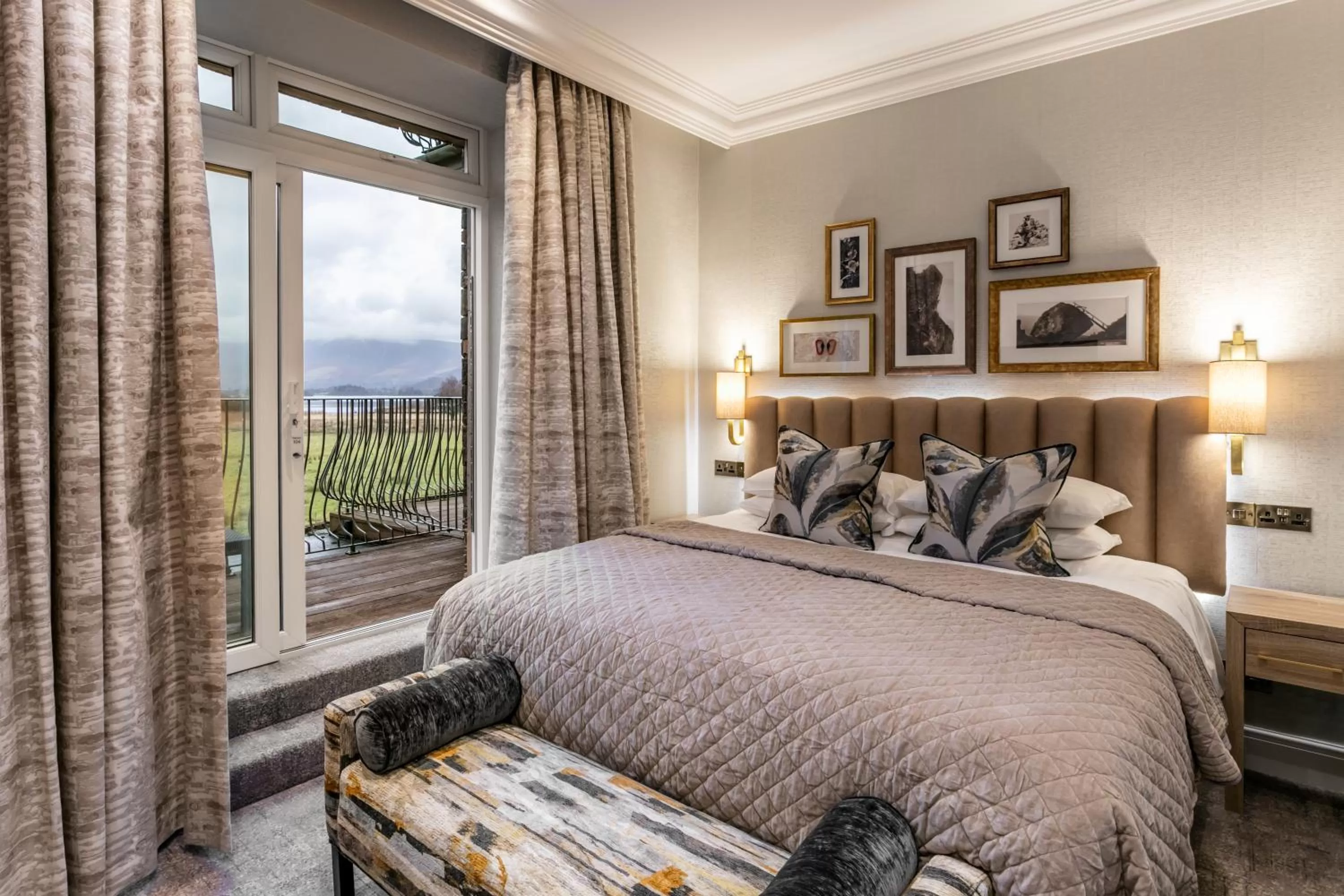 Bed in Lodore Falls Hotel & Spa