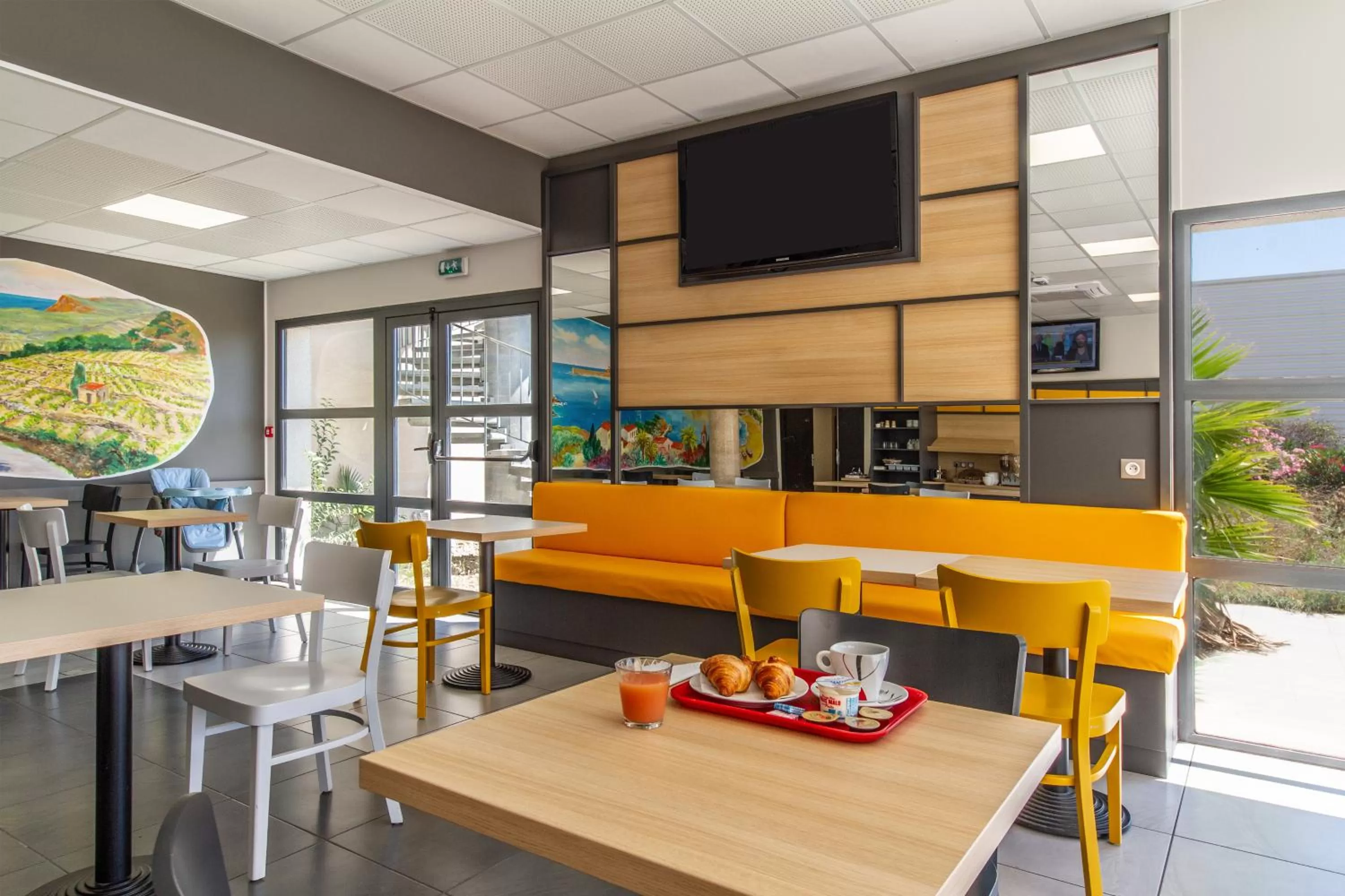 Buffet breakfast in B&B HOTEL Perpignan Saleilles