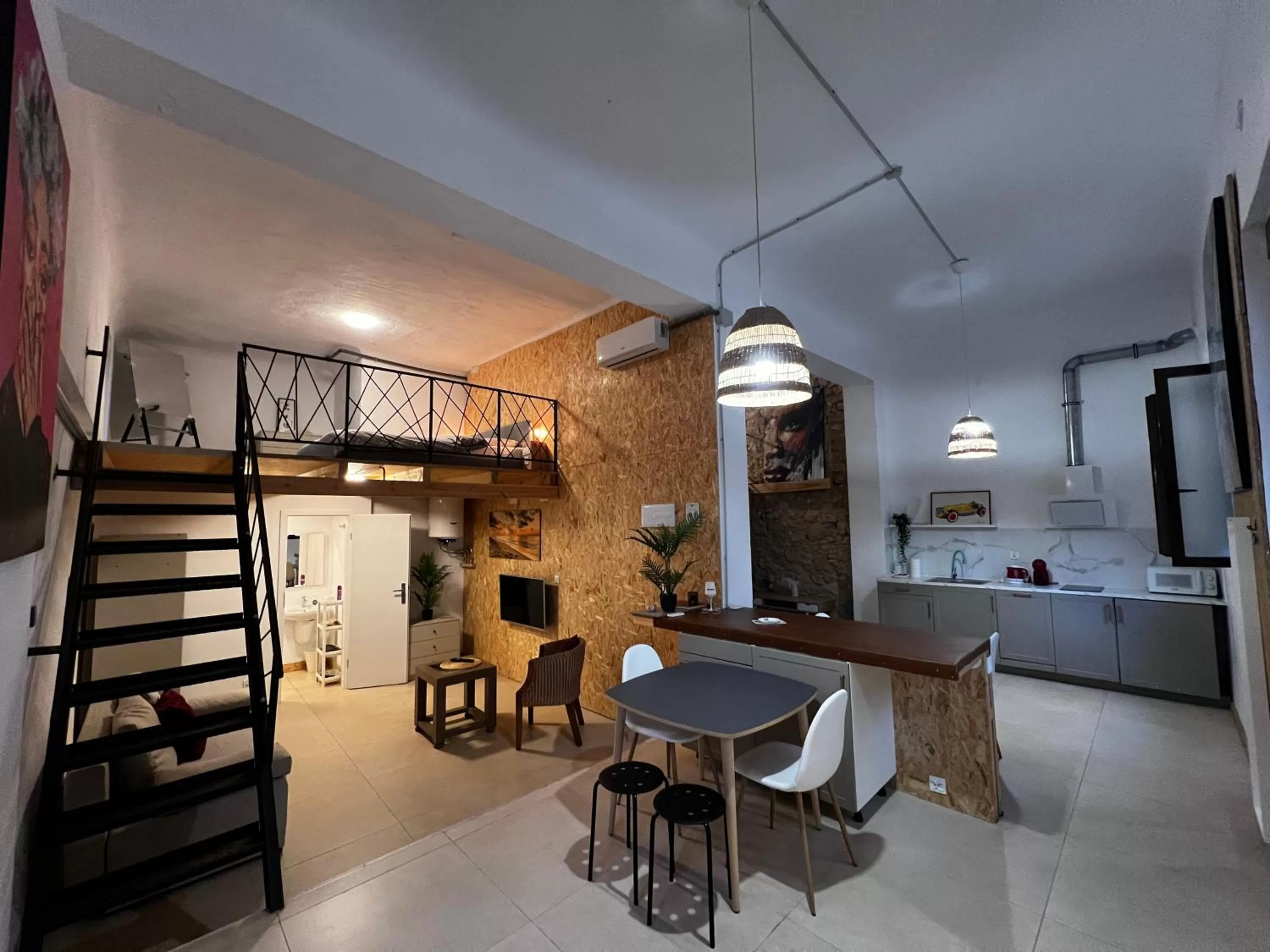 Loft in Soho Boho Apartments - with sunny rooftop terrace and fiber optic internet