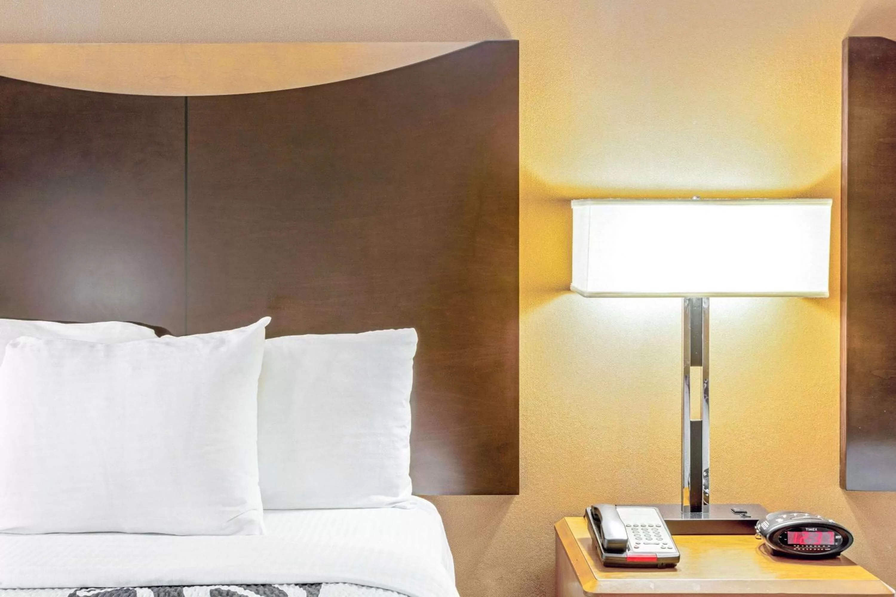 Bed in La Quinta by Wyndham Manassas Battlefield