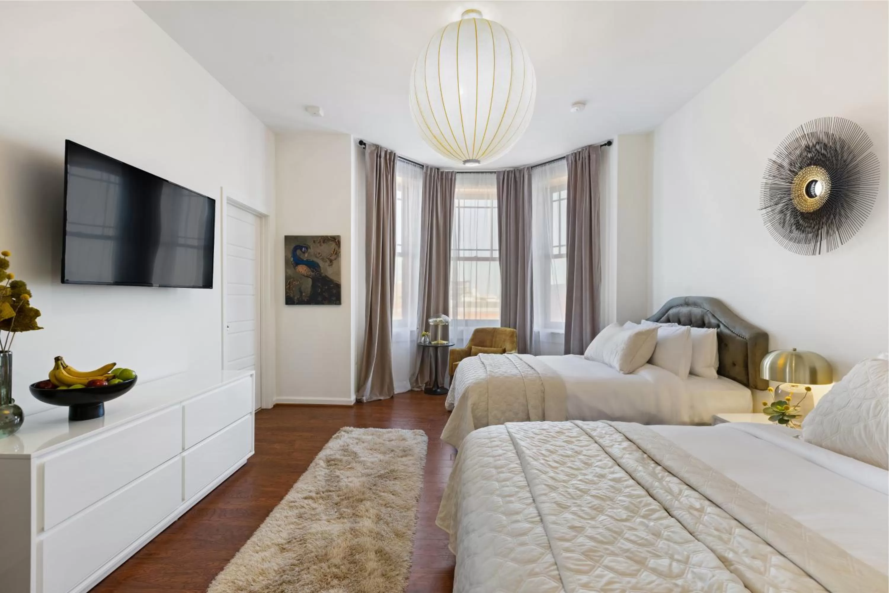 Bed, TV/Entertainment Center in Brexton Hotel