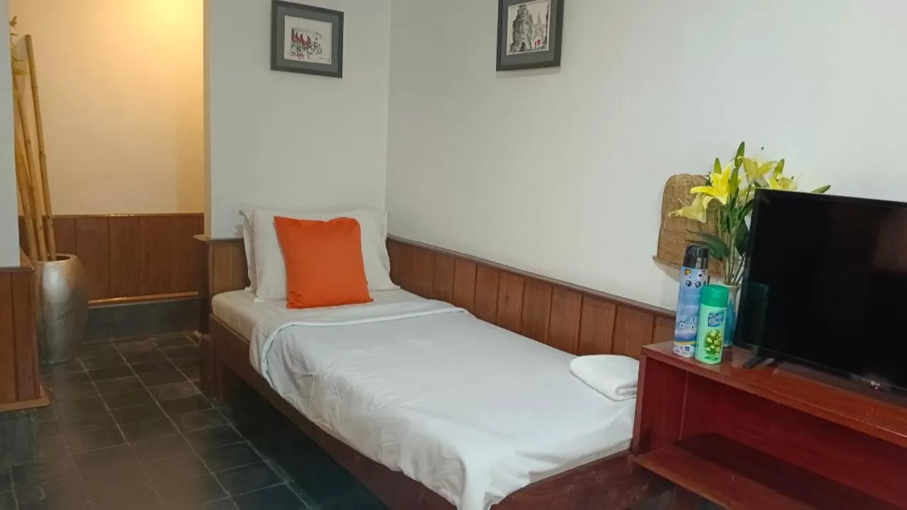 Bed in Maison Model d'Angkor